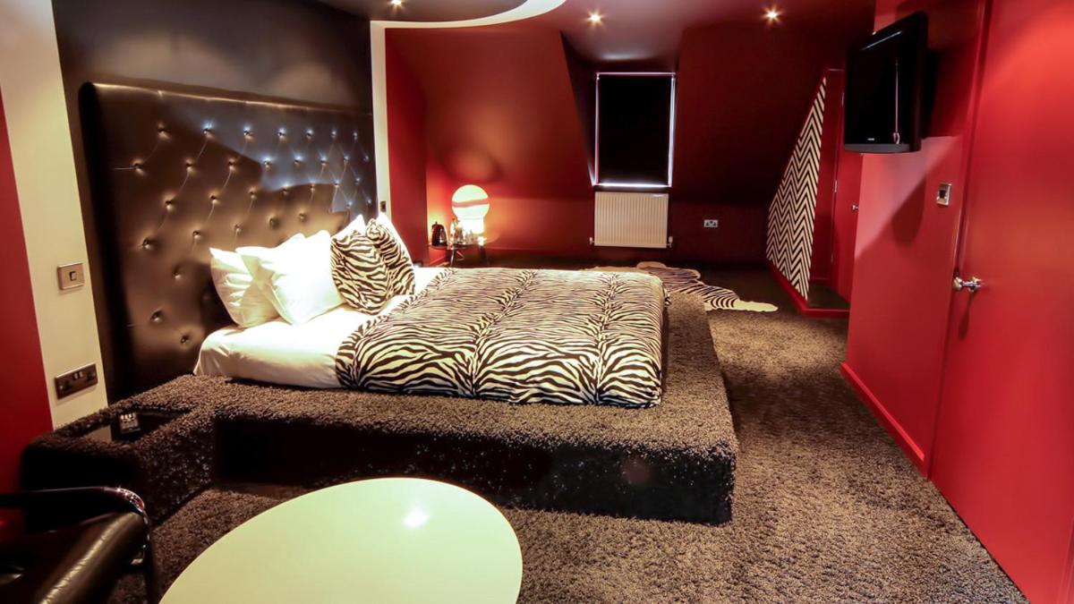 Suite 72 En-Suite photo 3