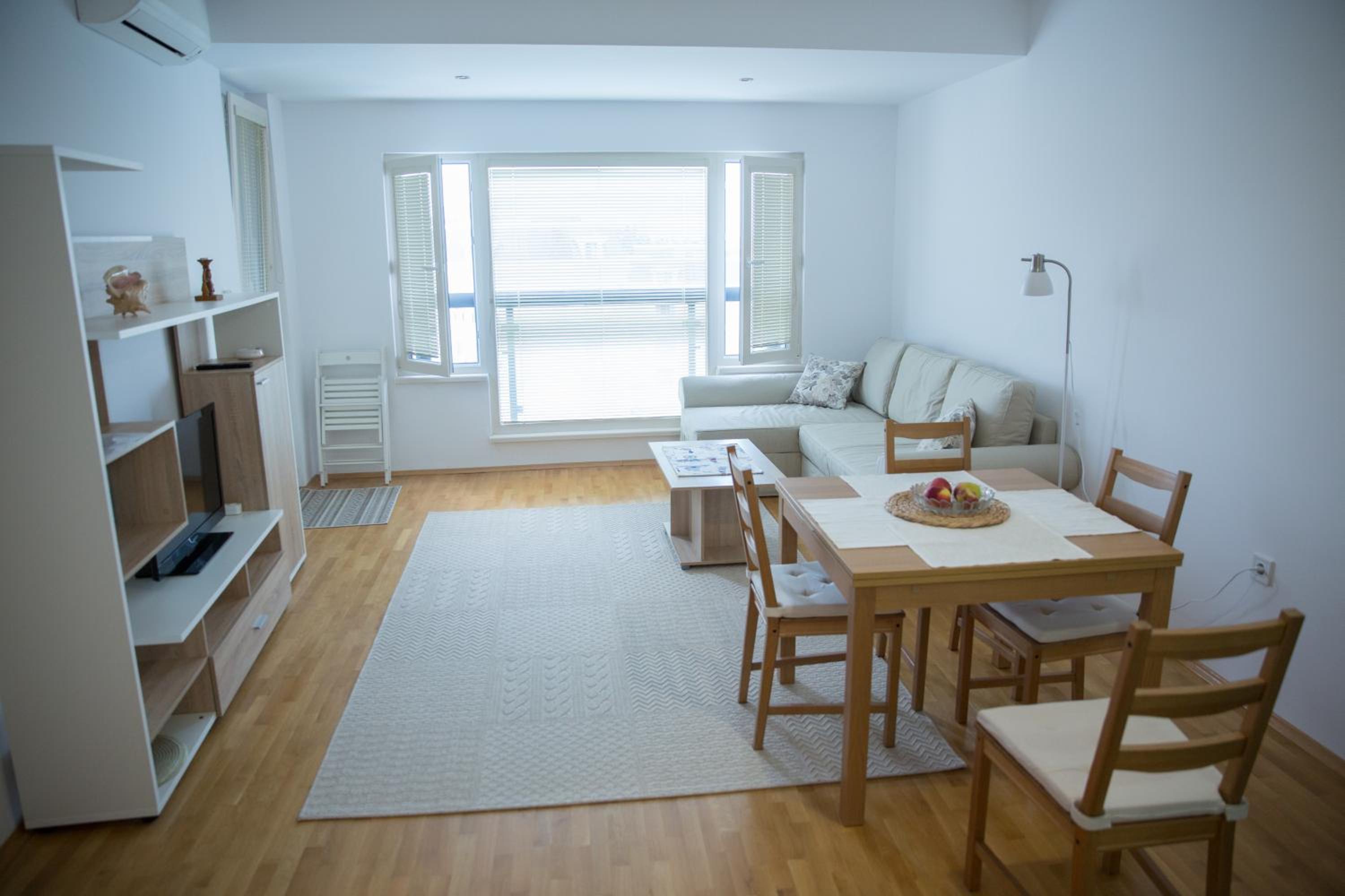 Apartment photo 1