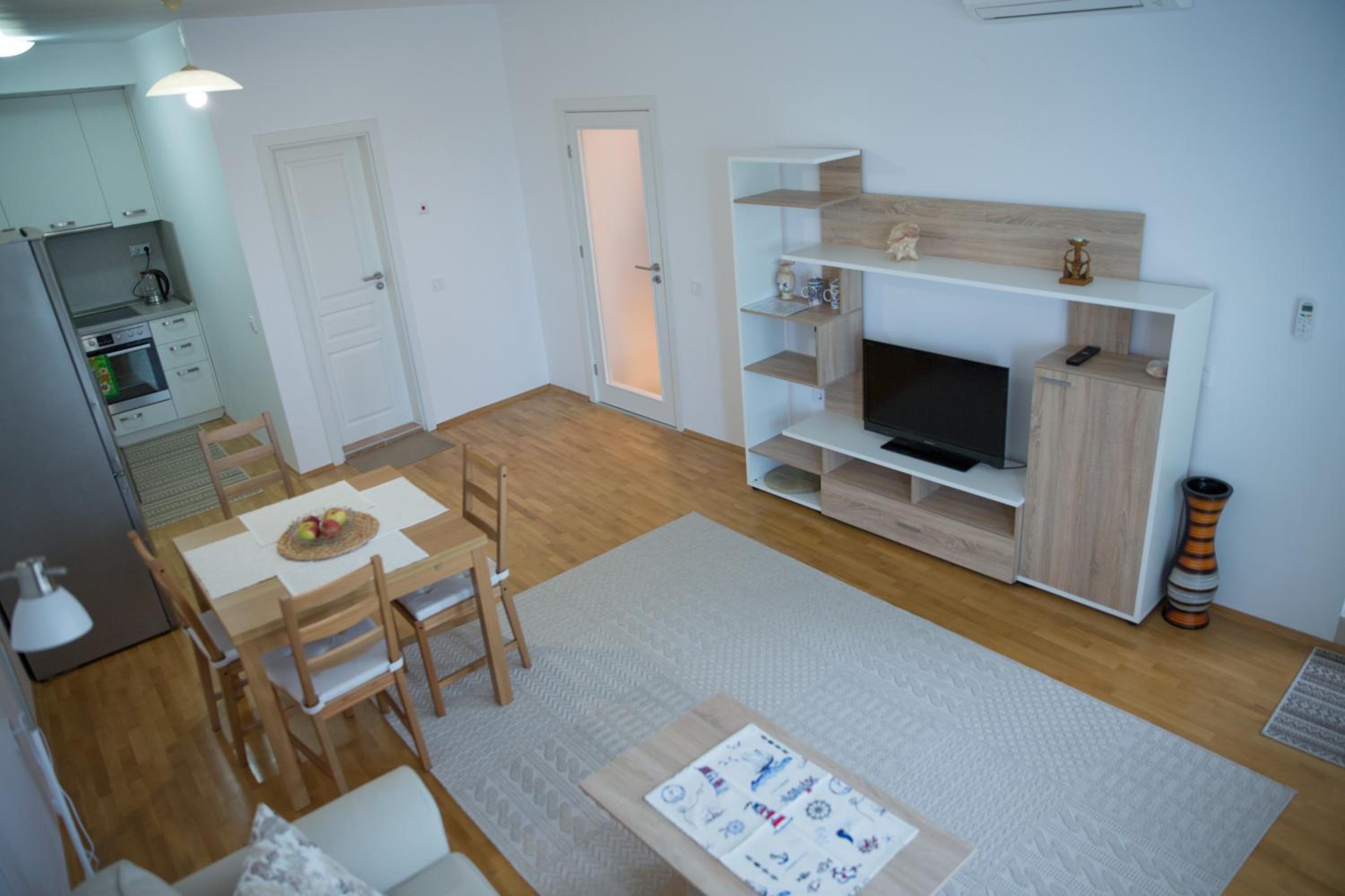Apartment photo 2