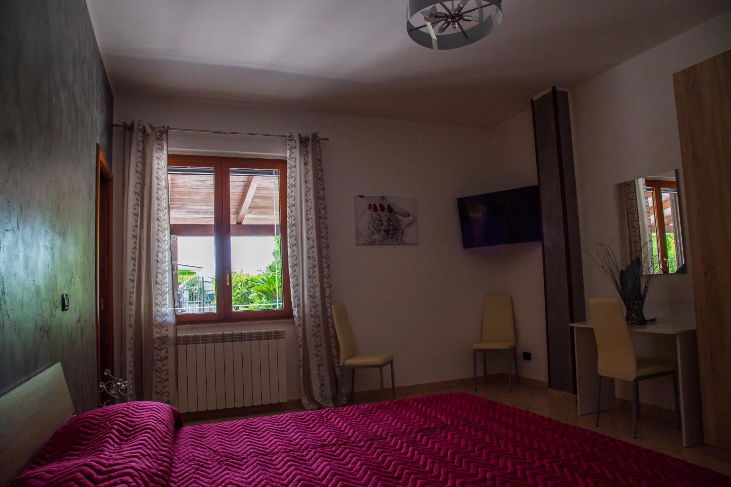 King Room with Spa Bath - Photo 4