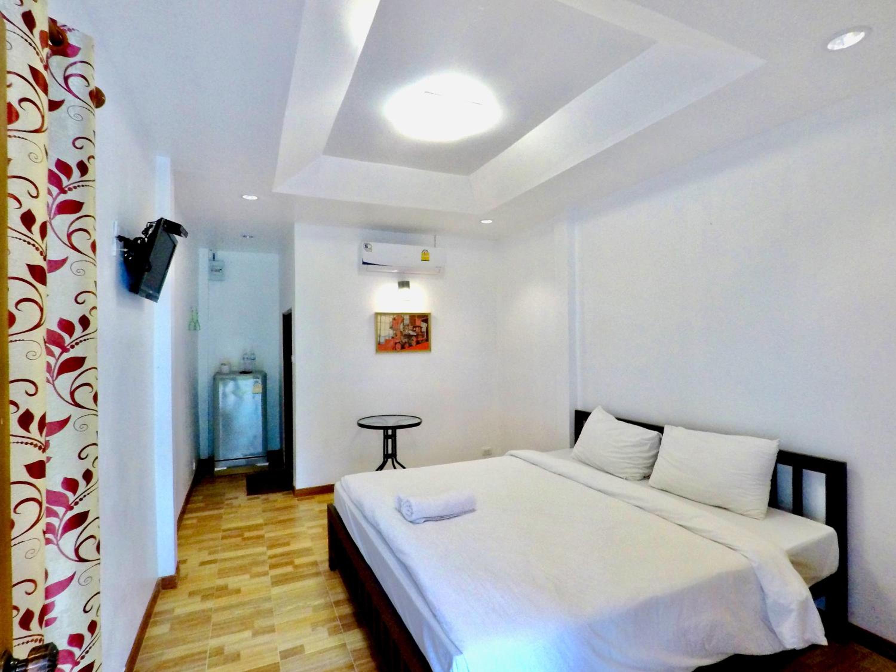 Queen Room with Balcony - Photo 1