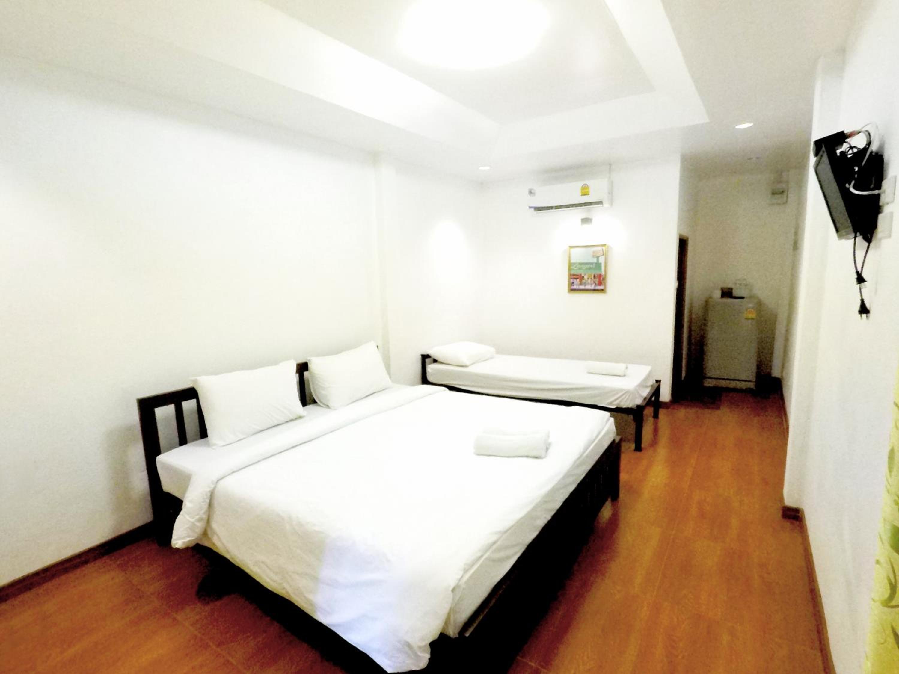 Double Room with Balcony (3 Adults) - Photo 1