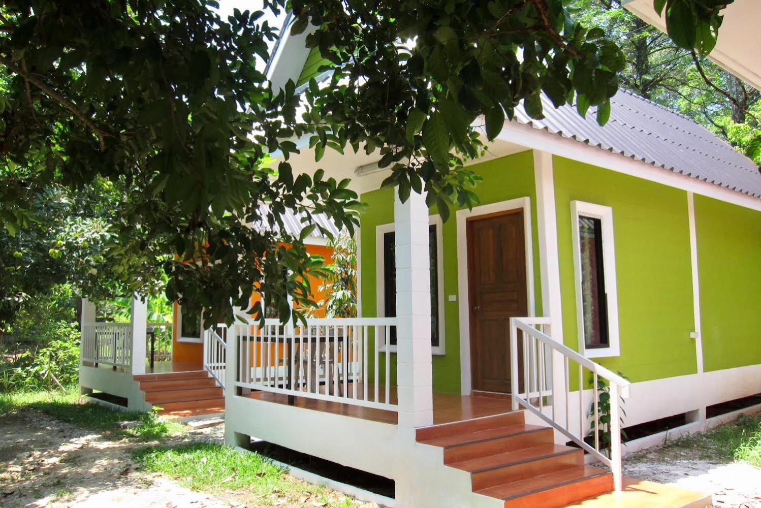 Queen Room with Balcony - Photo 15