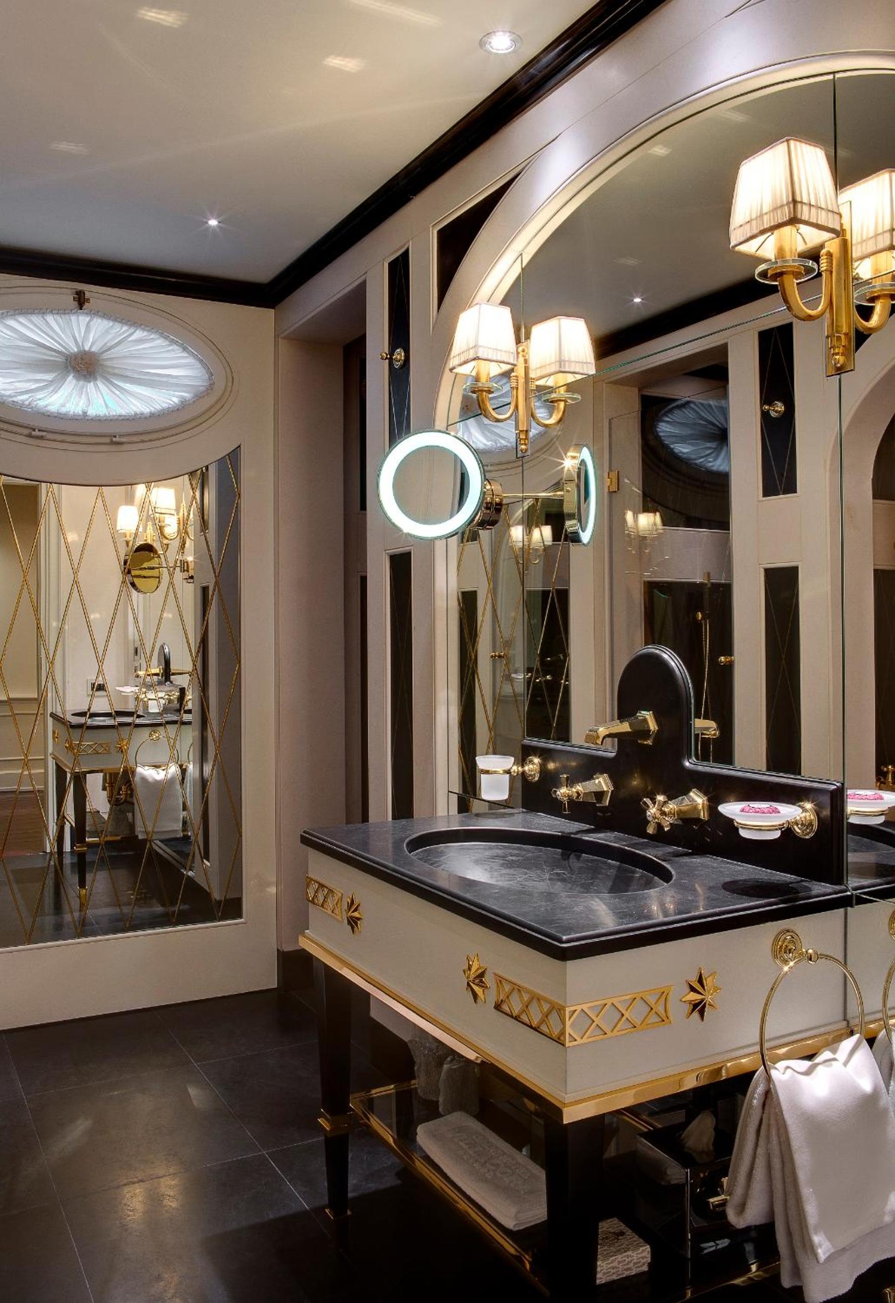 Junior Suite (Non Smoking) - Photo 4