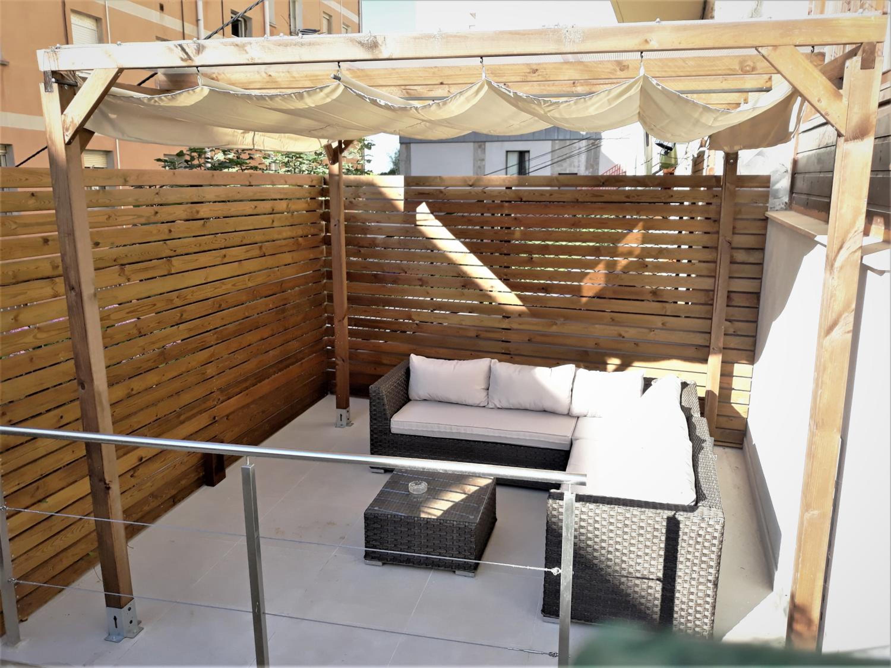 Deluxe Queen Room with private patio and bathroom photo 3
