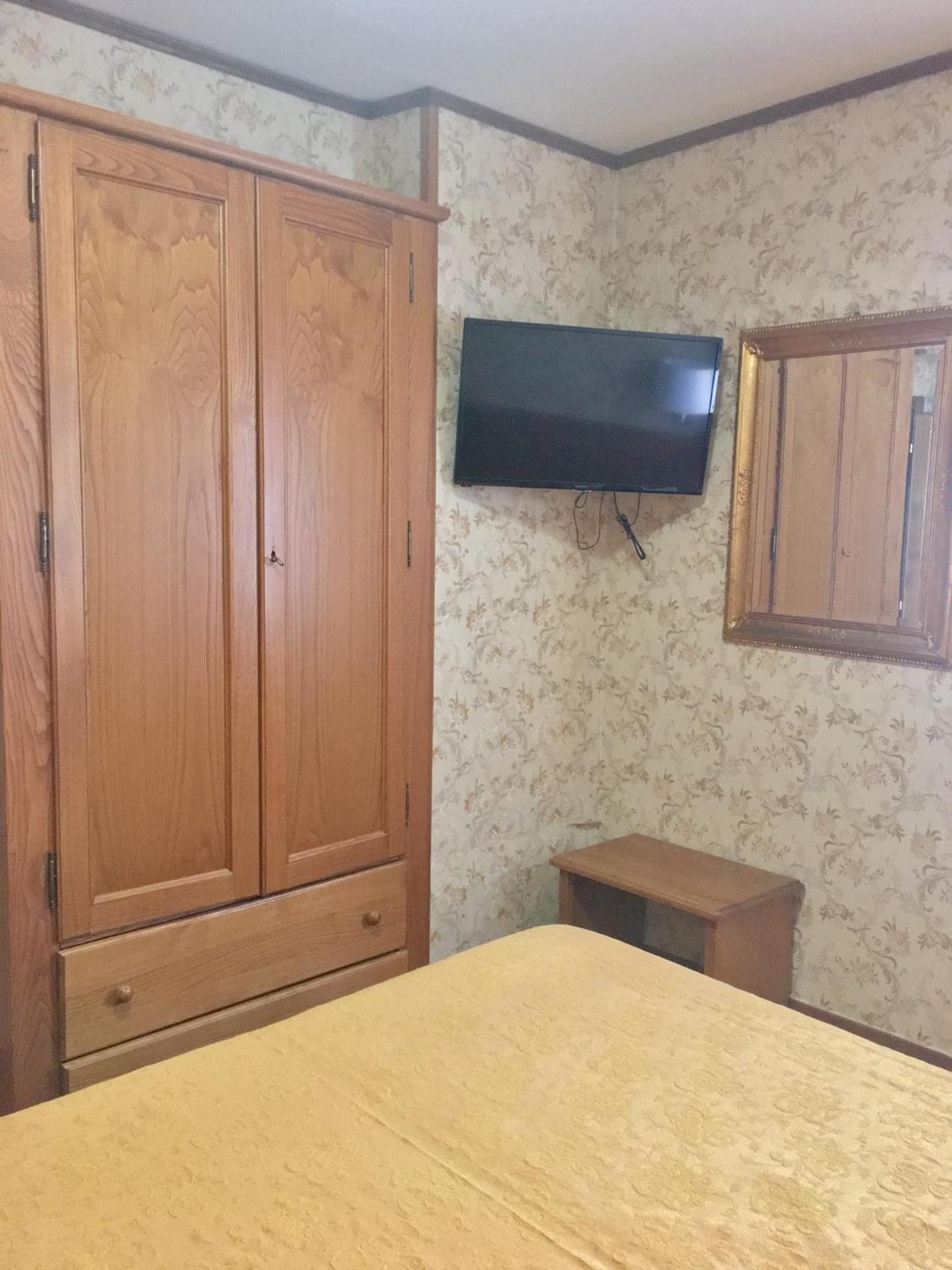 Two Connecting Double Rooms - Separate Building