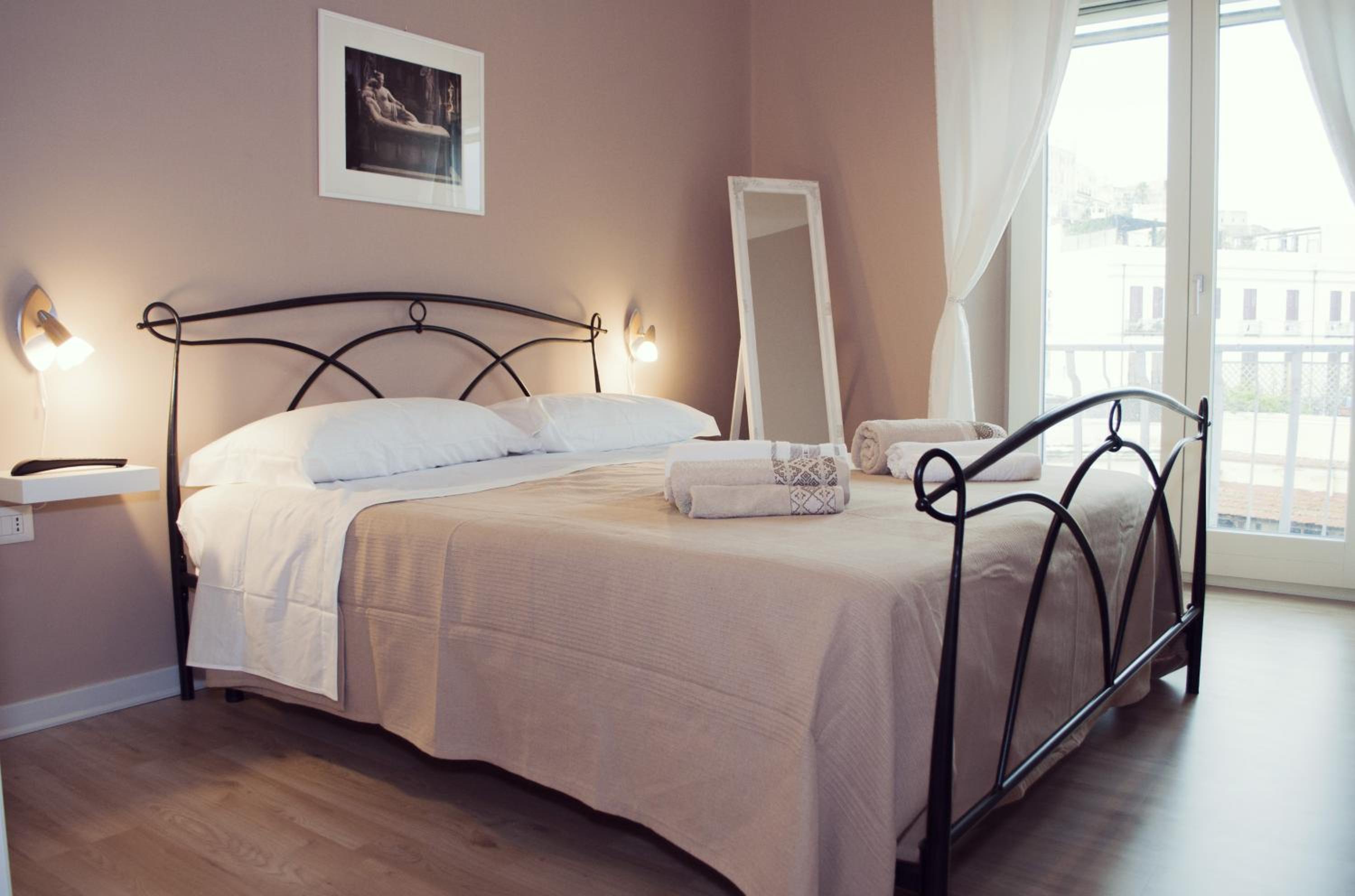 Double Room with Shared Bathroom photo 2