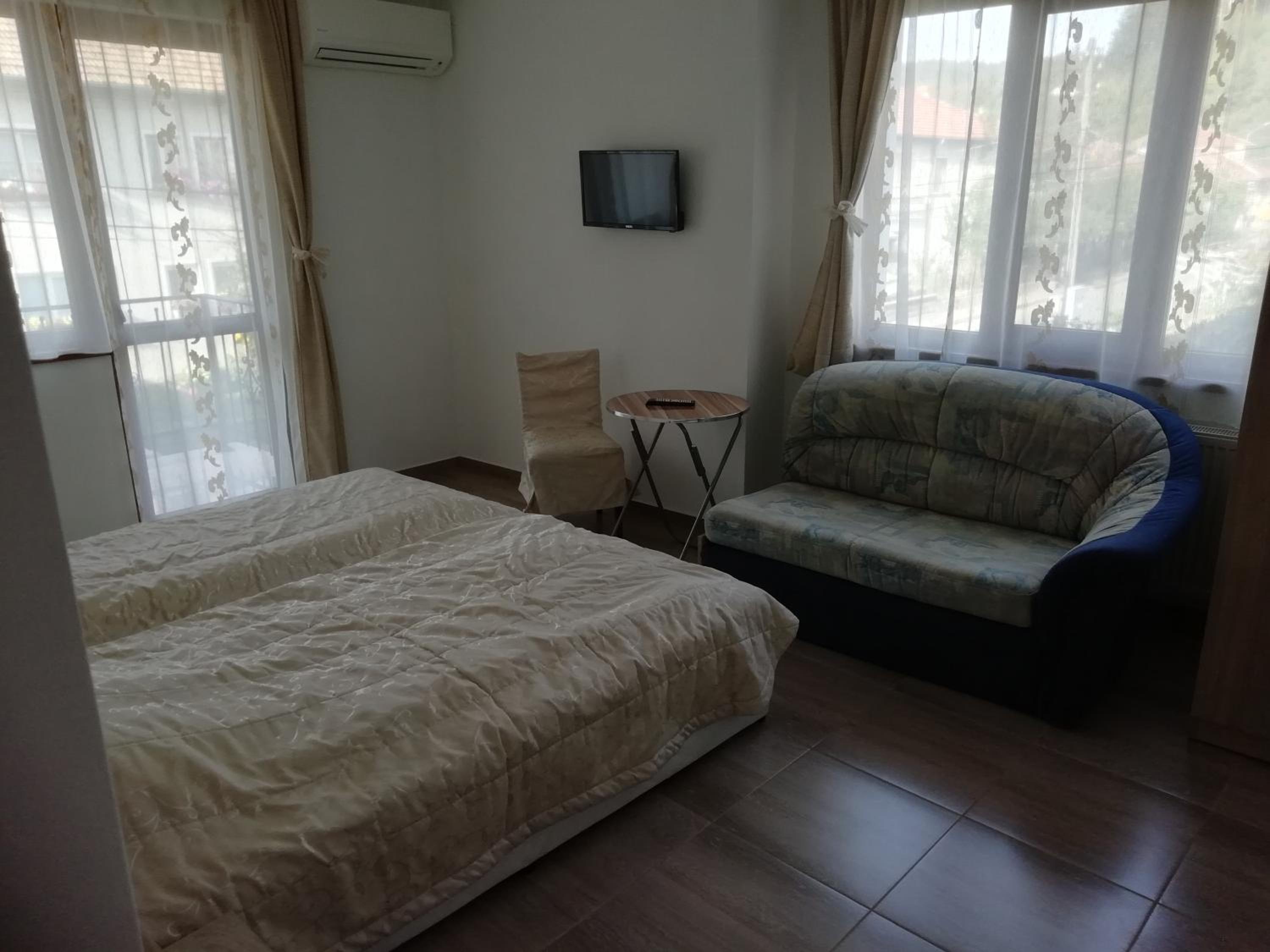 Double Room with Balcony (2 Adults + 1 Child) photo 3