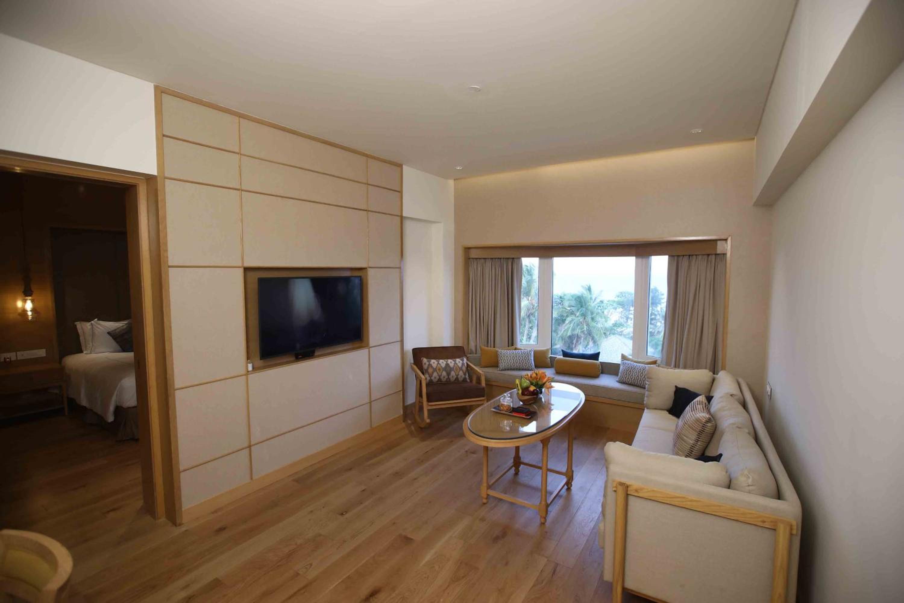 Luxury Suite with Sea View - King Bed - Photo 1
