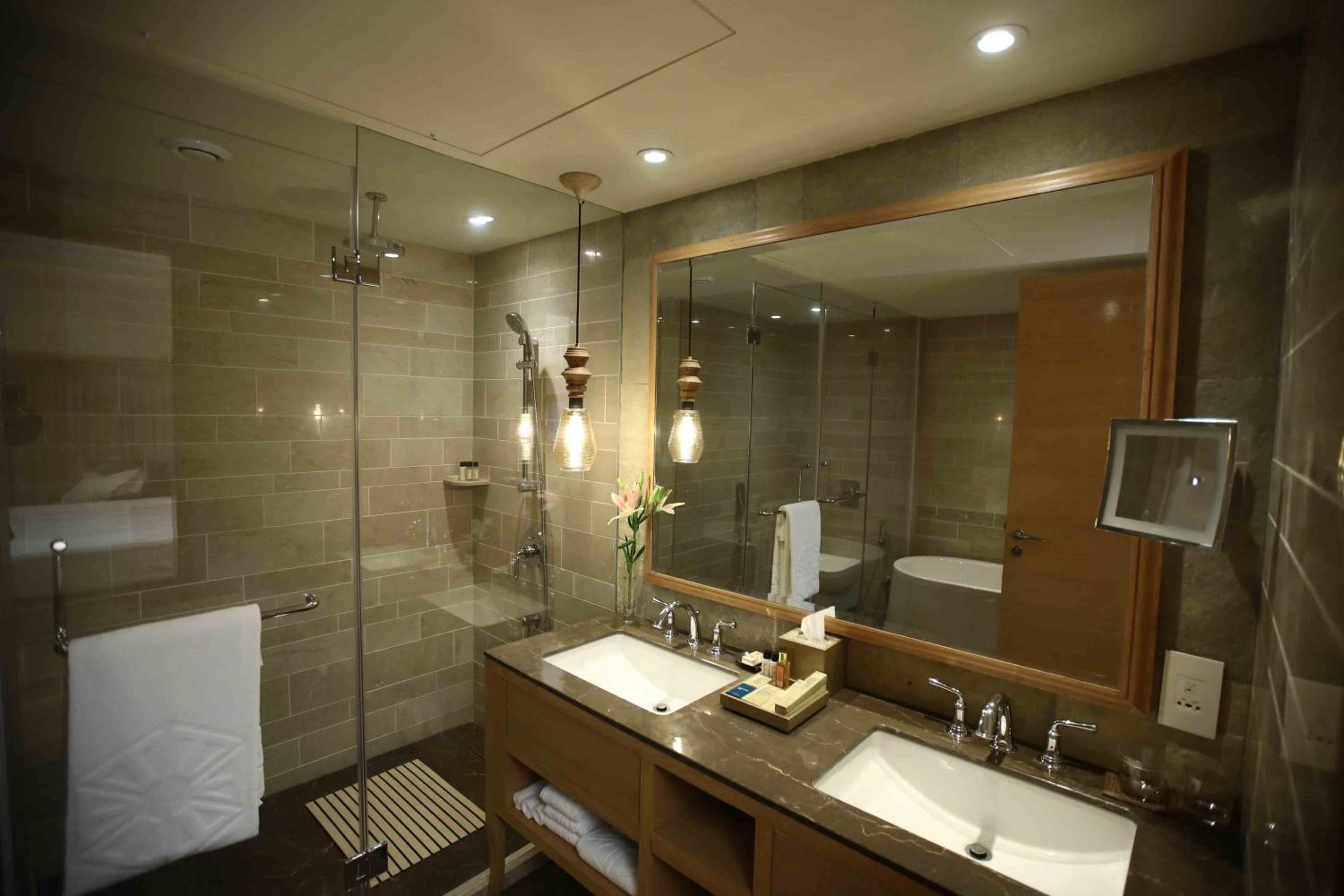 Luxury Suite with Sea View - King Bed - Photo 5