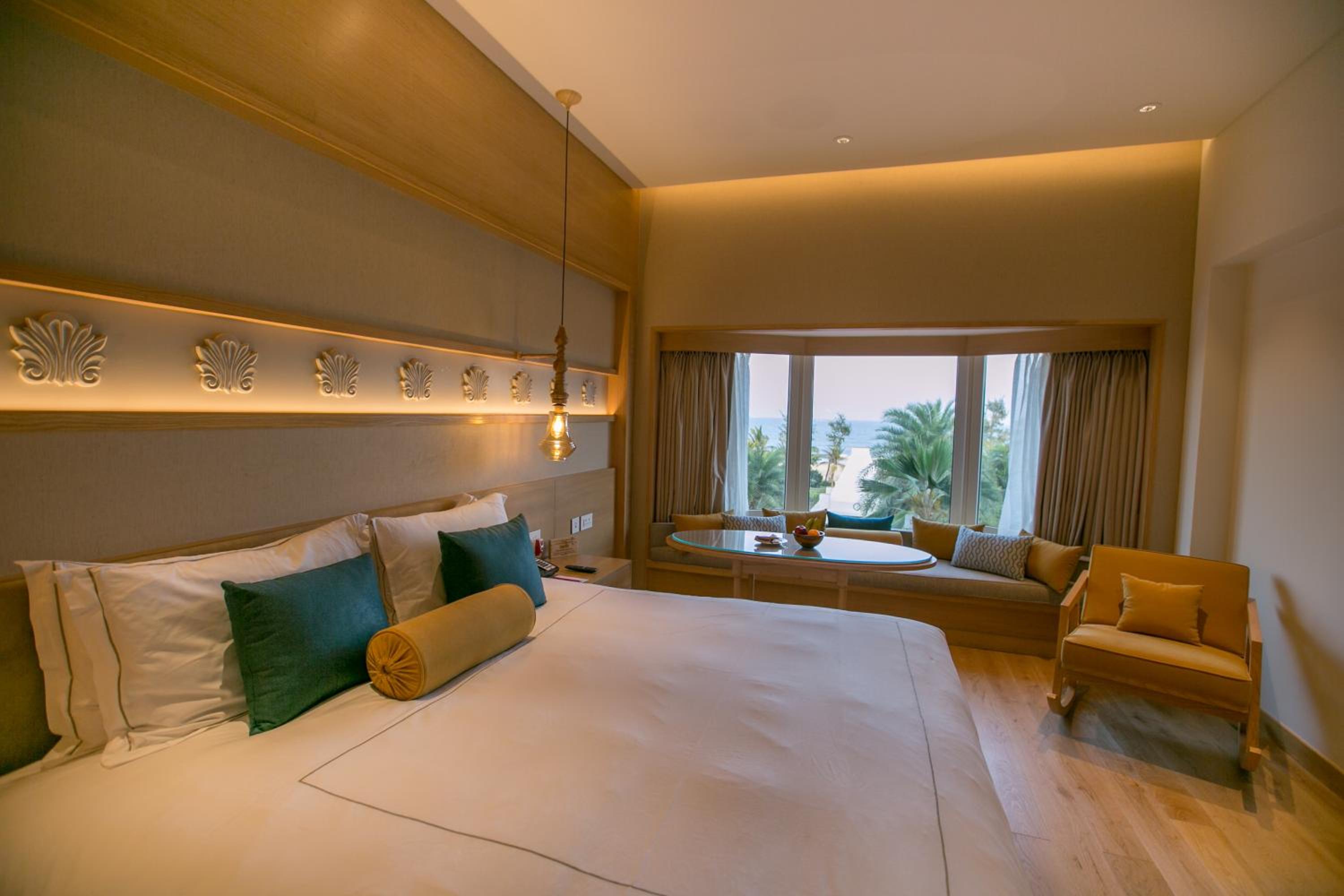 Deluxe Room Sea View King Bed - Photo 2