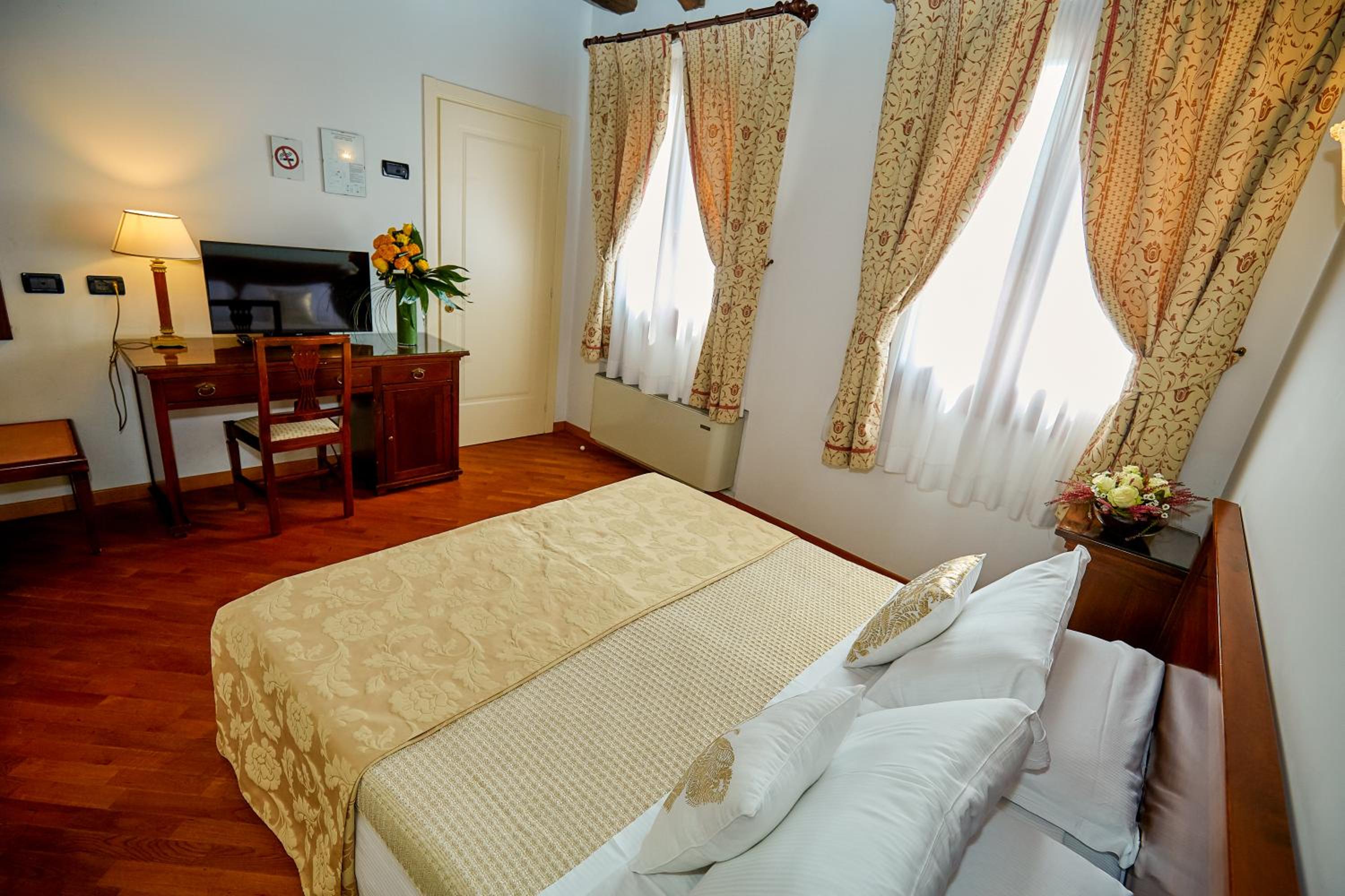 Superior Double or Twin Room - Photo 3