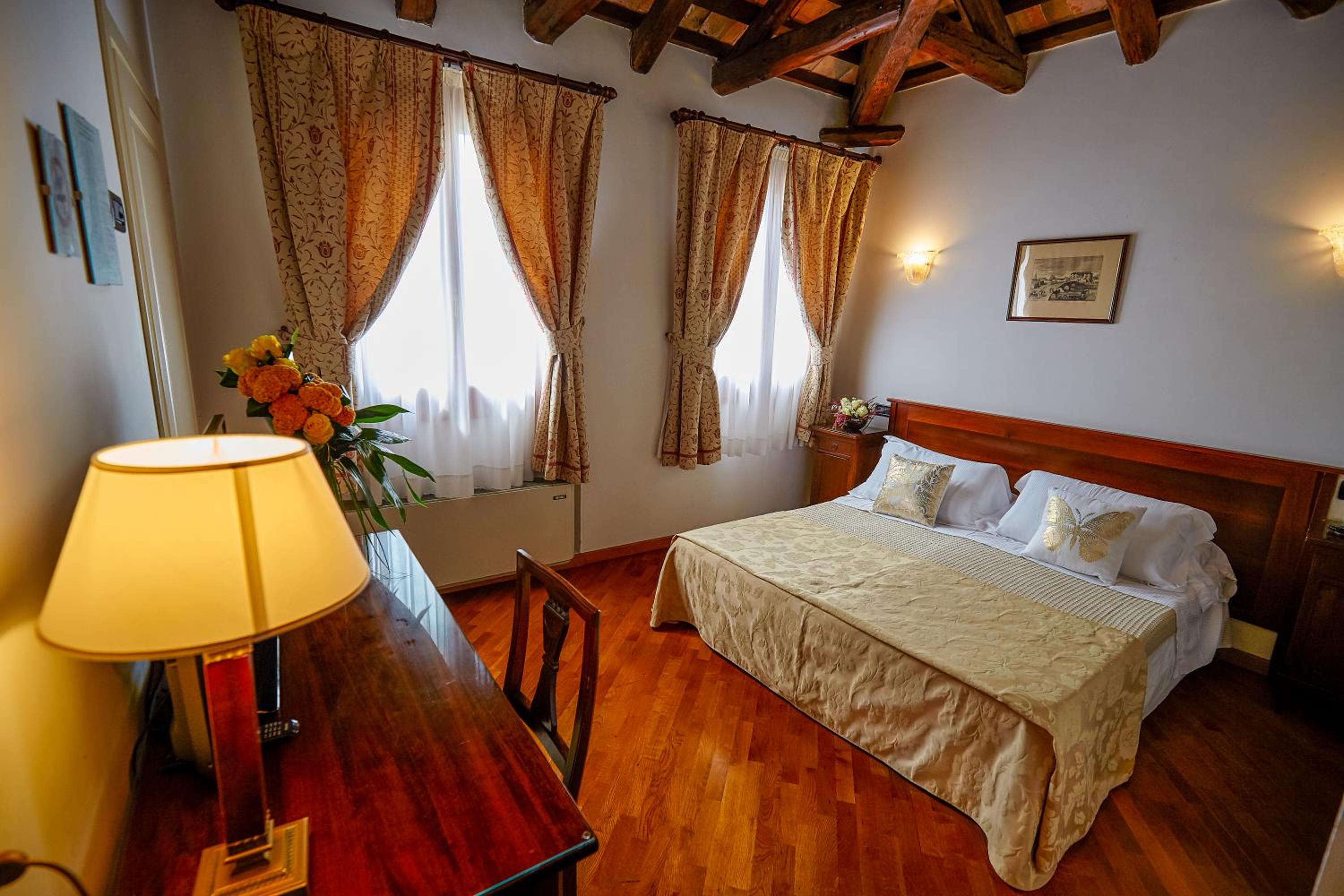 Superior Double or Twin Room - Photo 4