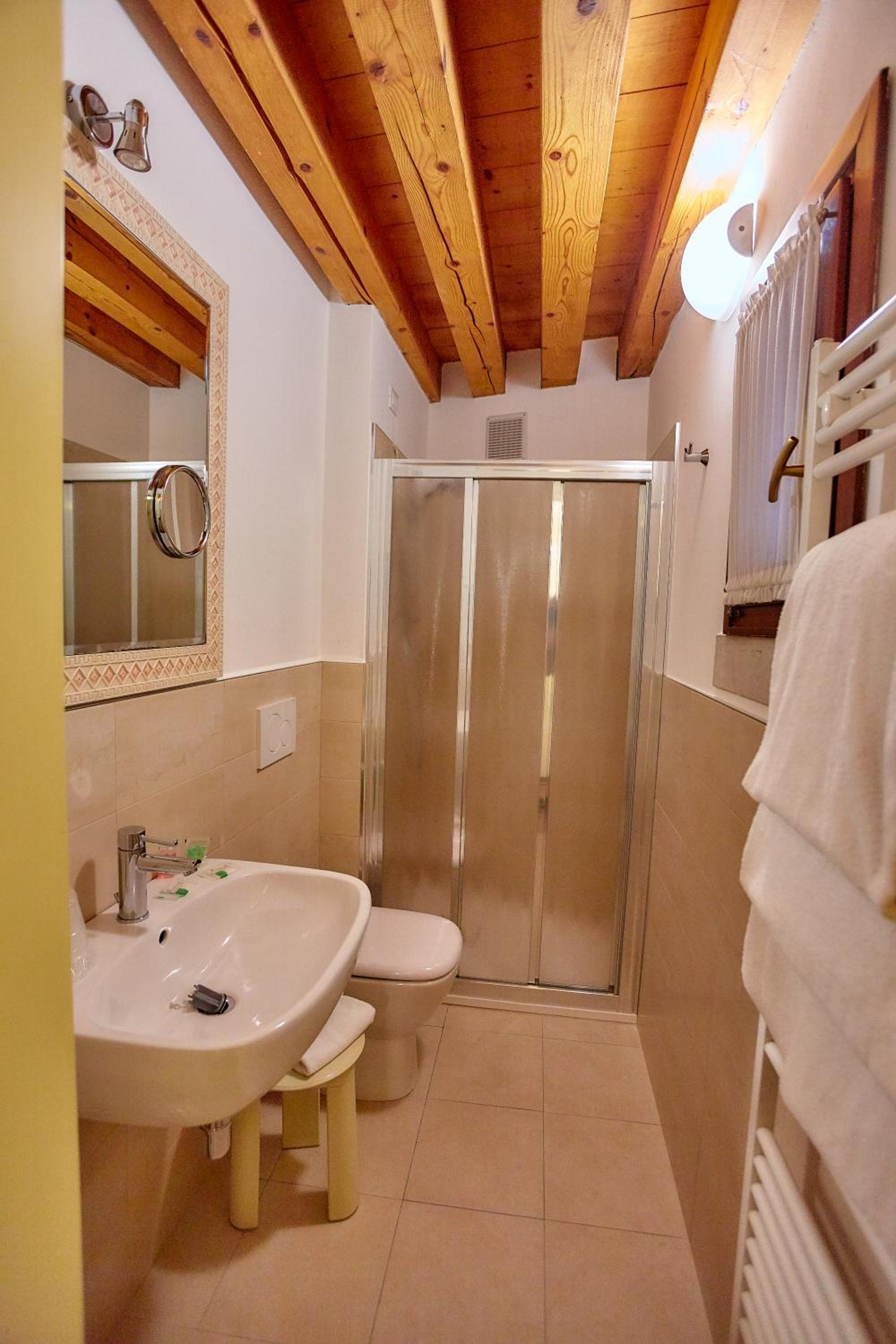 Deluxe Double Room - Photo 5