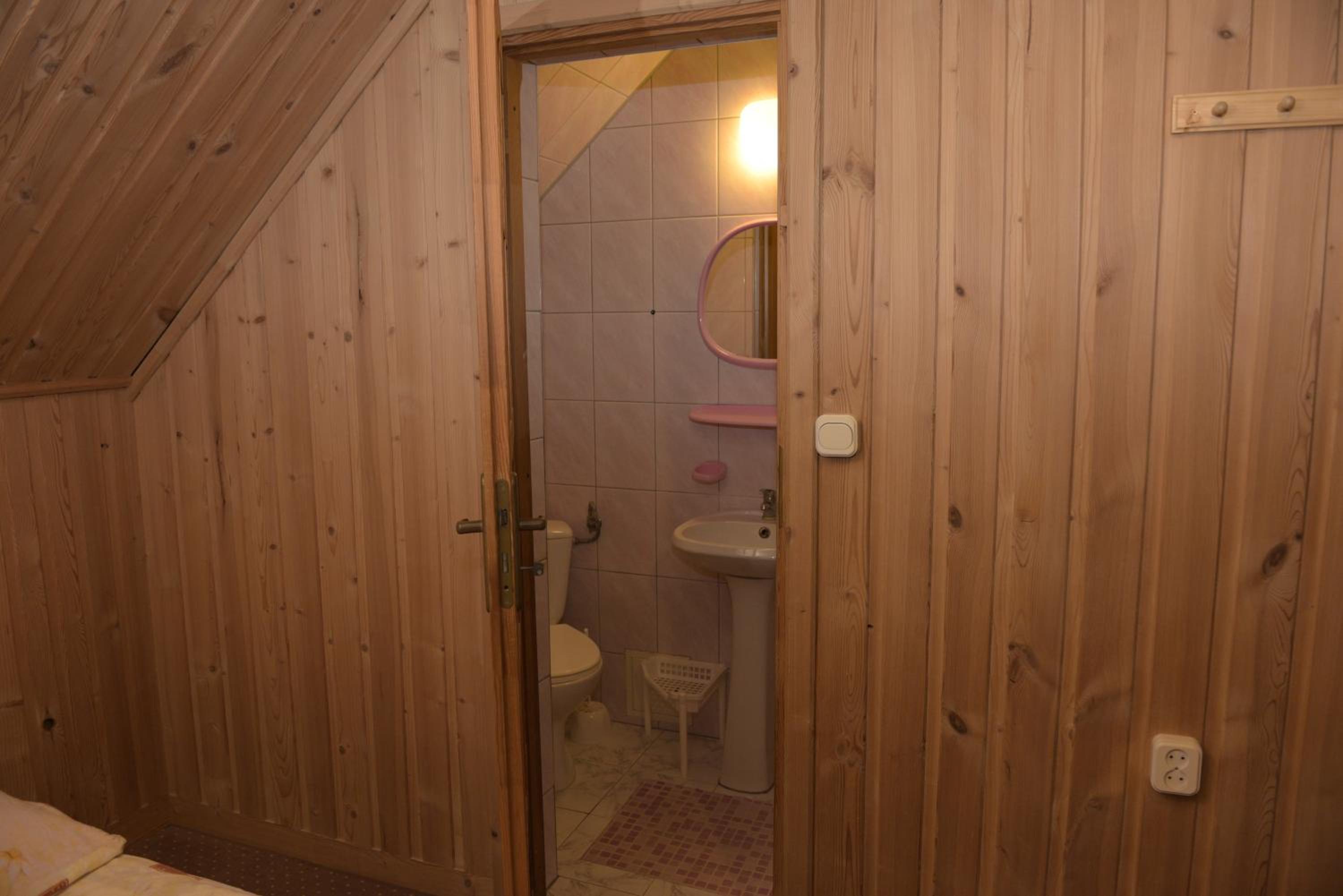 Quadruple Room with Private Bathroom photo 3