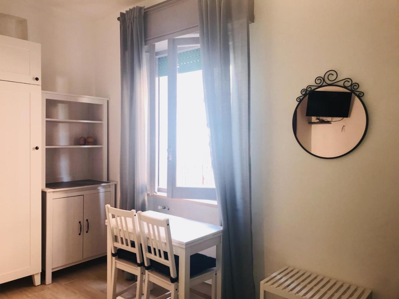 Deluxe Double or Twin Room - Photo 11