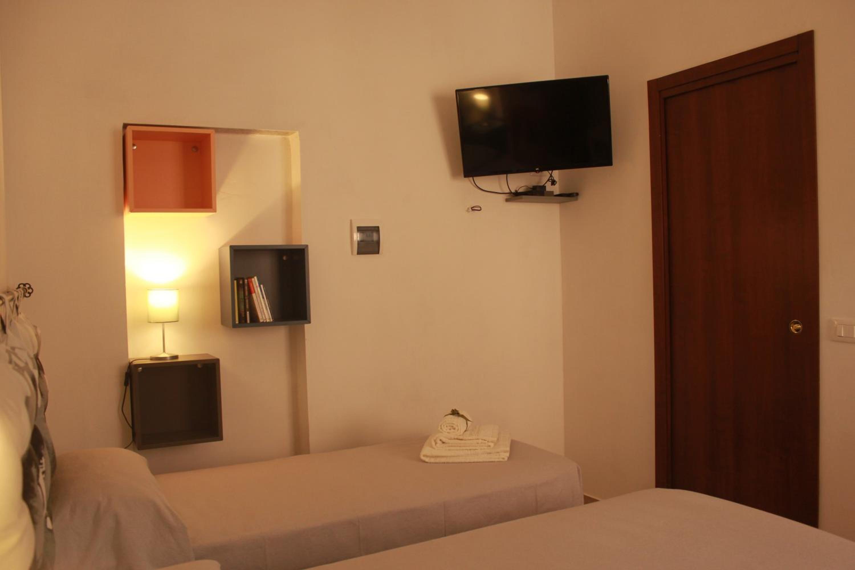 Deluxe Double or Twin Room - Photo 4