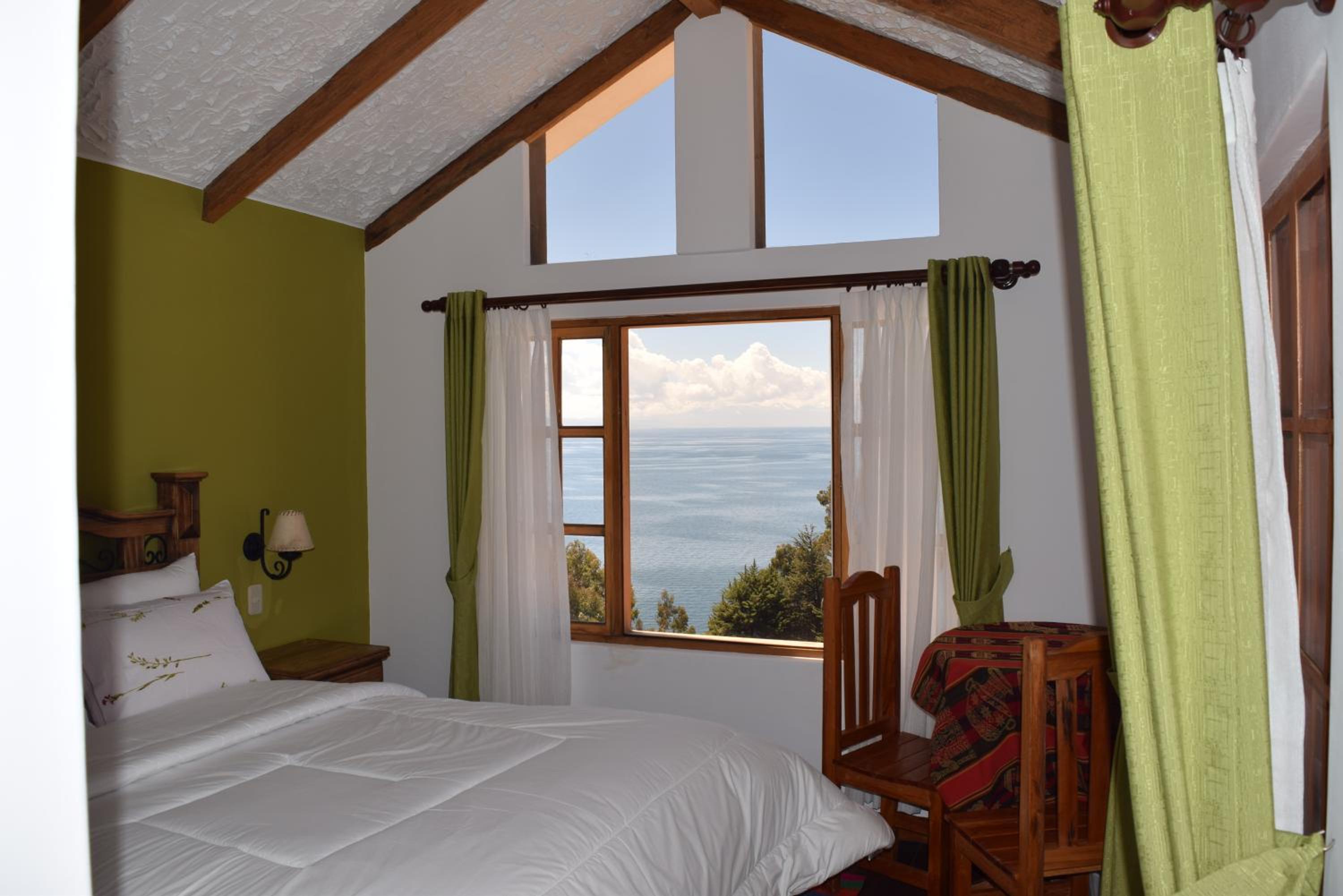 Queen Room with Lake View
