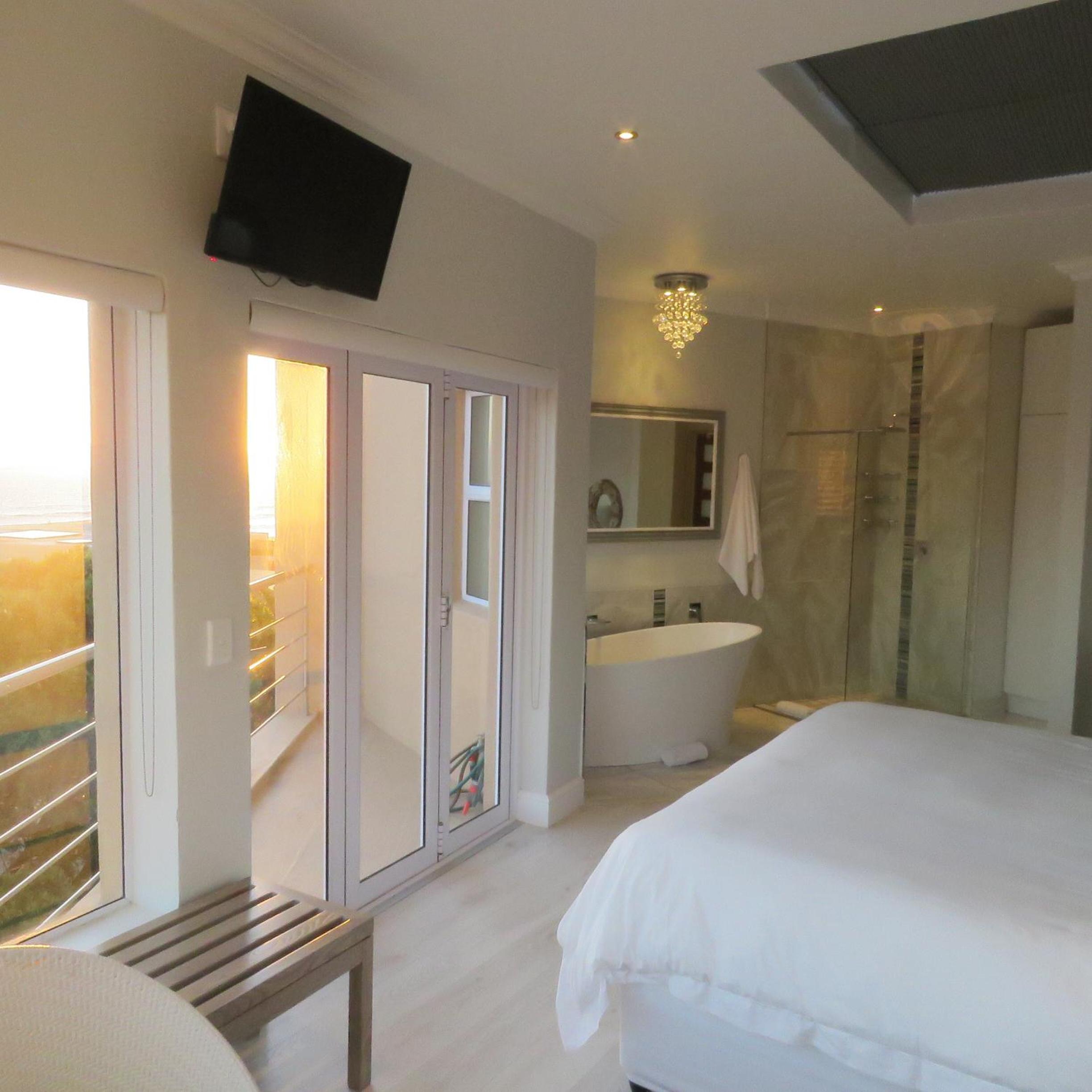 Superior King or Twin Suite with Beach View