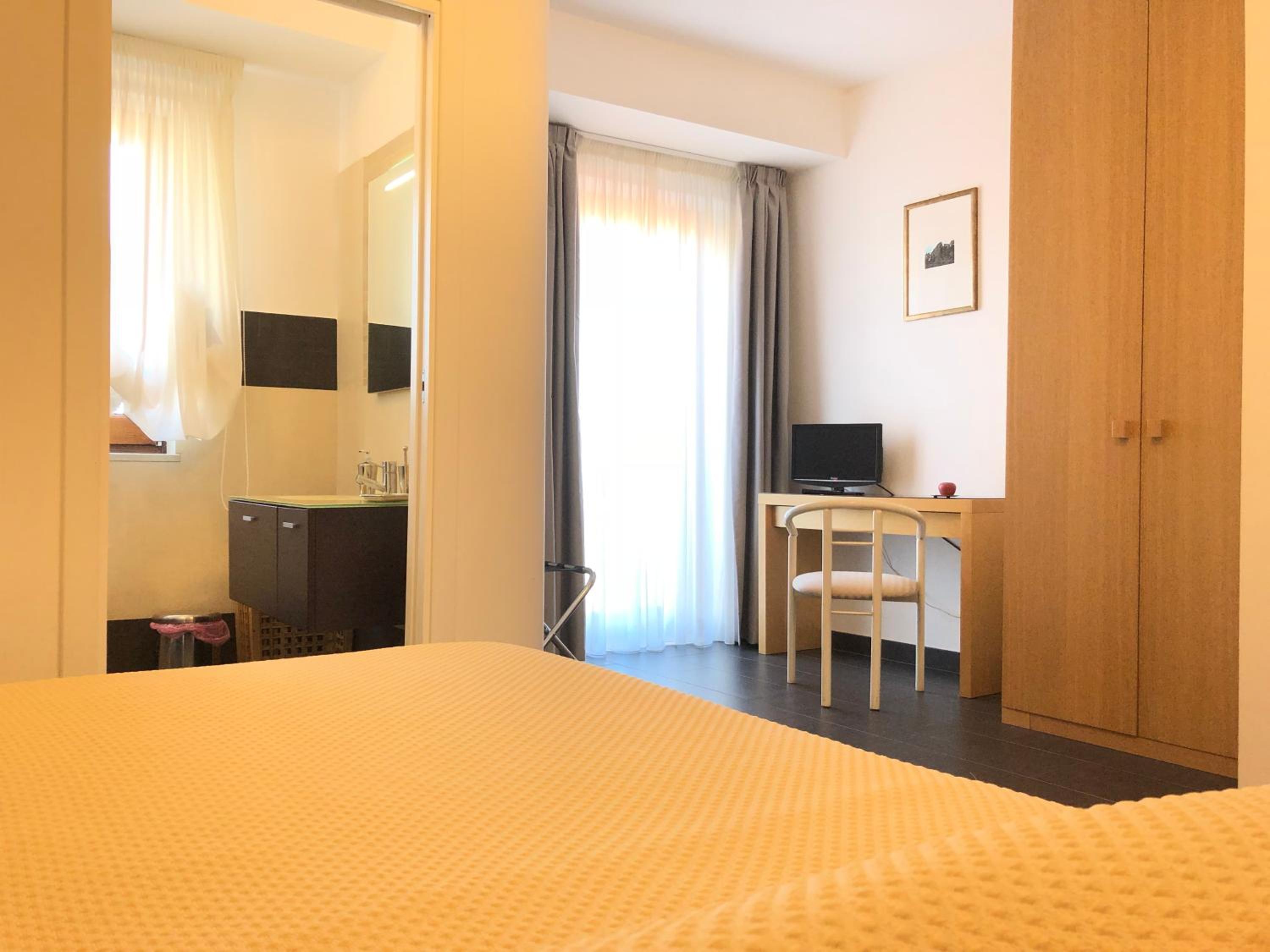 Double Room with Balcony photo 3