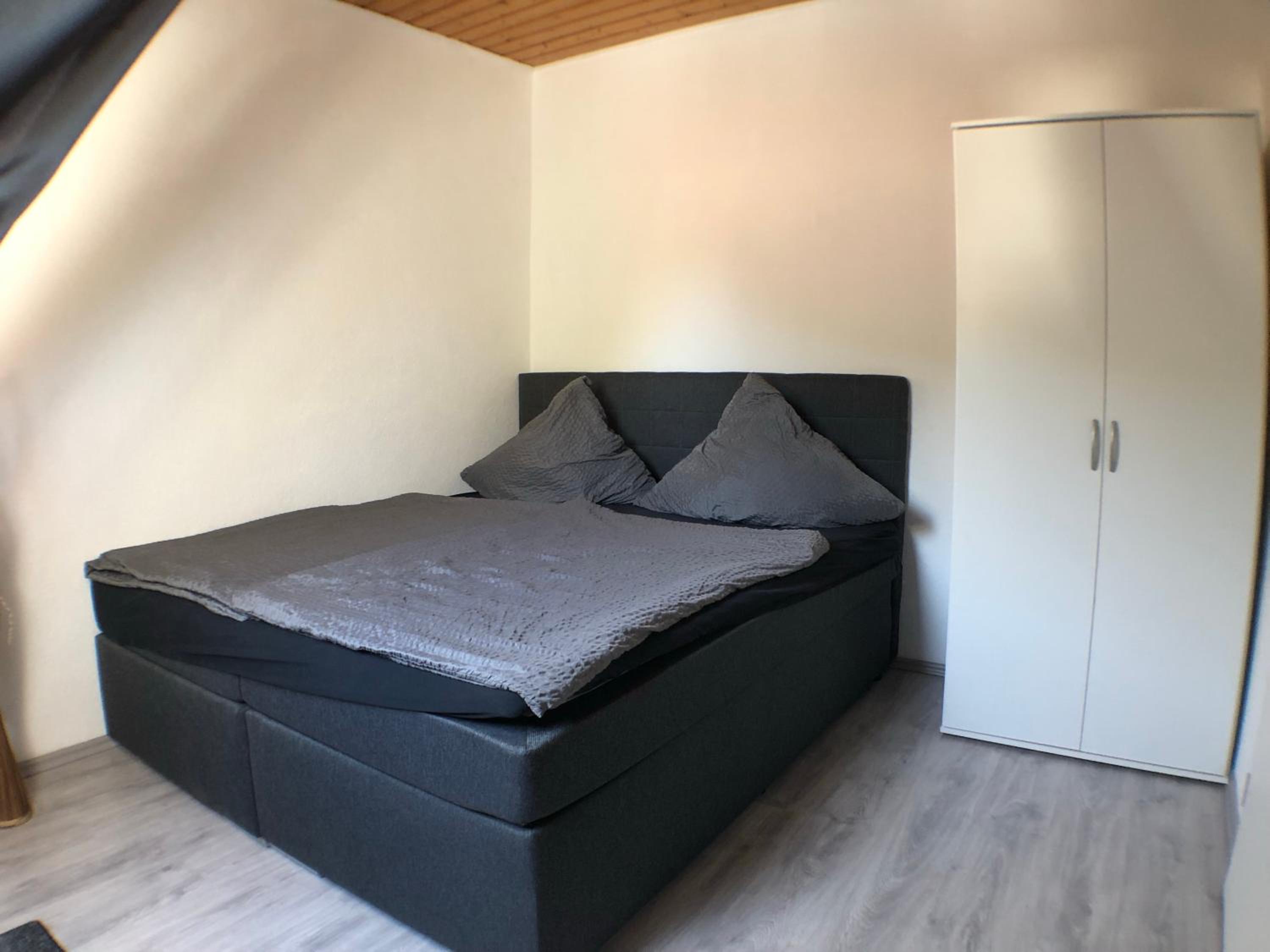 Seven-Bedroom House photo 2
