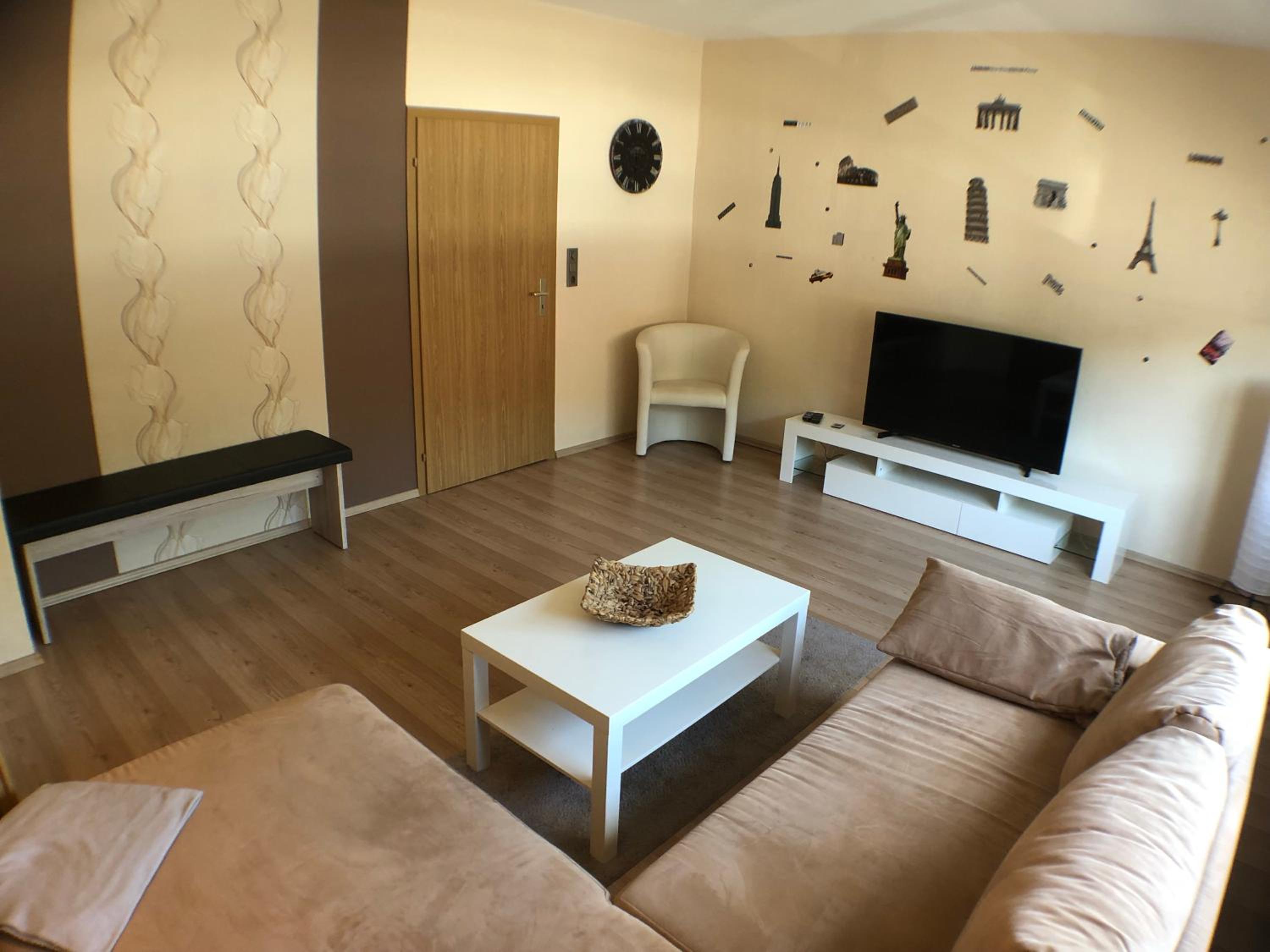 Seven-Bedroom House photo 1