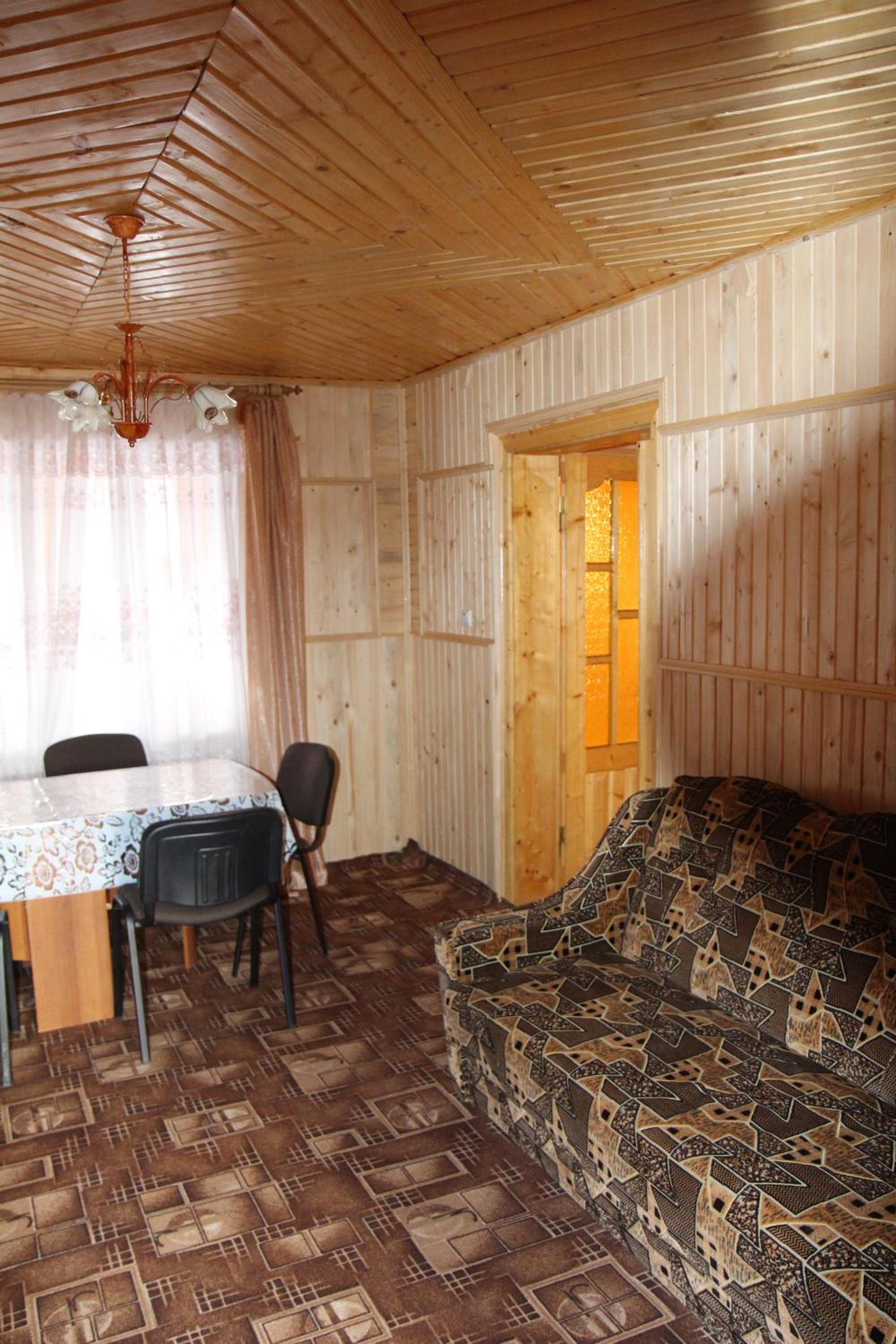Three-Bedroom Apartment with Mountain View photo 1
