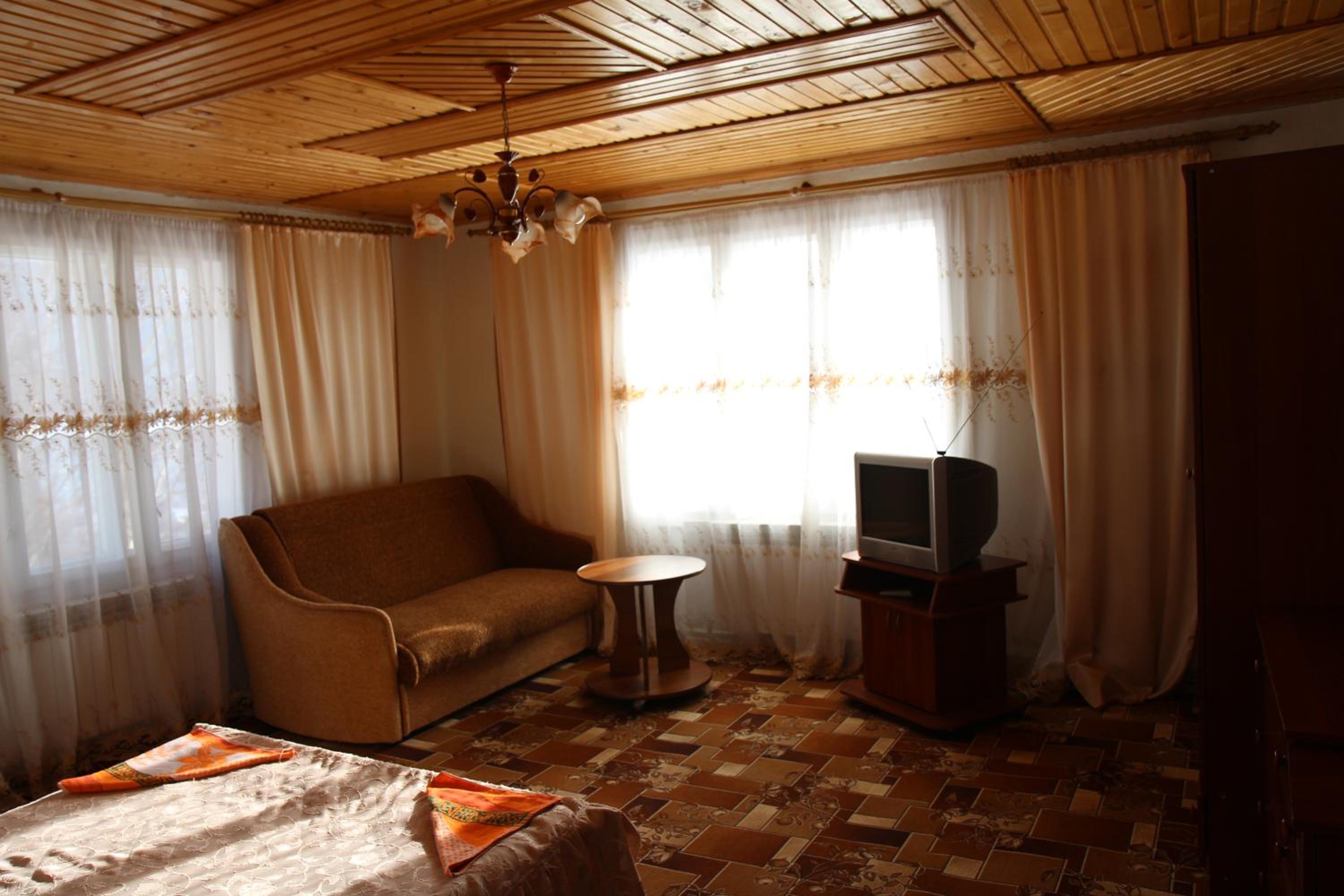 Family Room with Mountain View photo 1