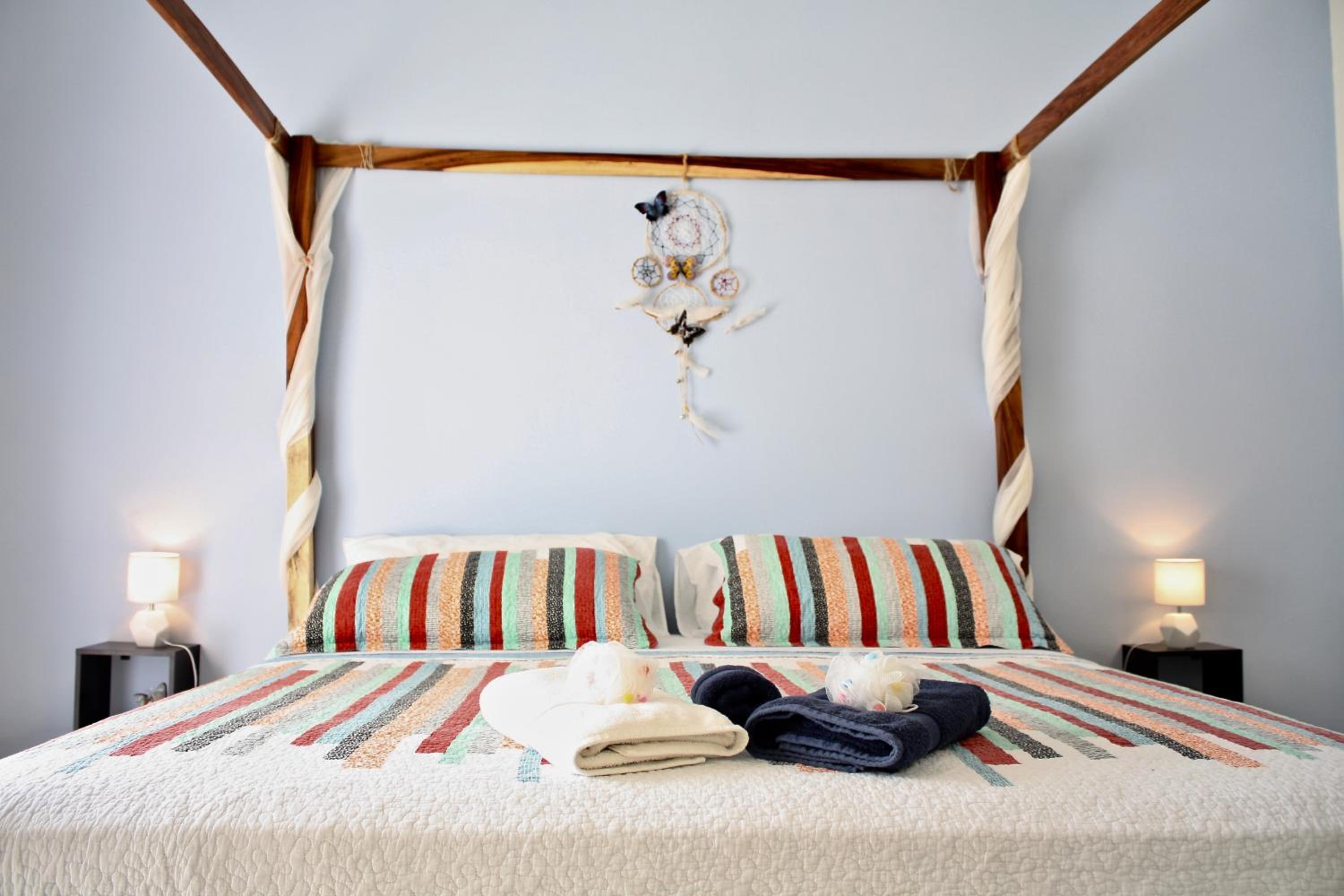 Chambre Lit King-Size - Vue sur Piscine 