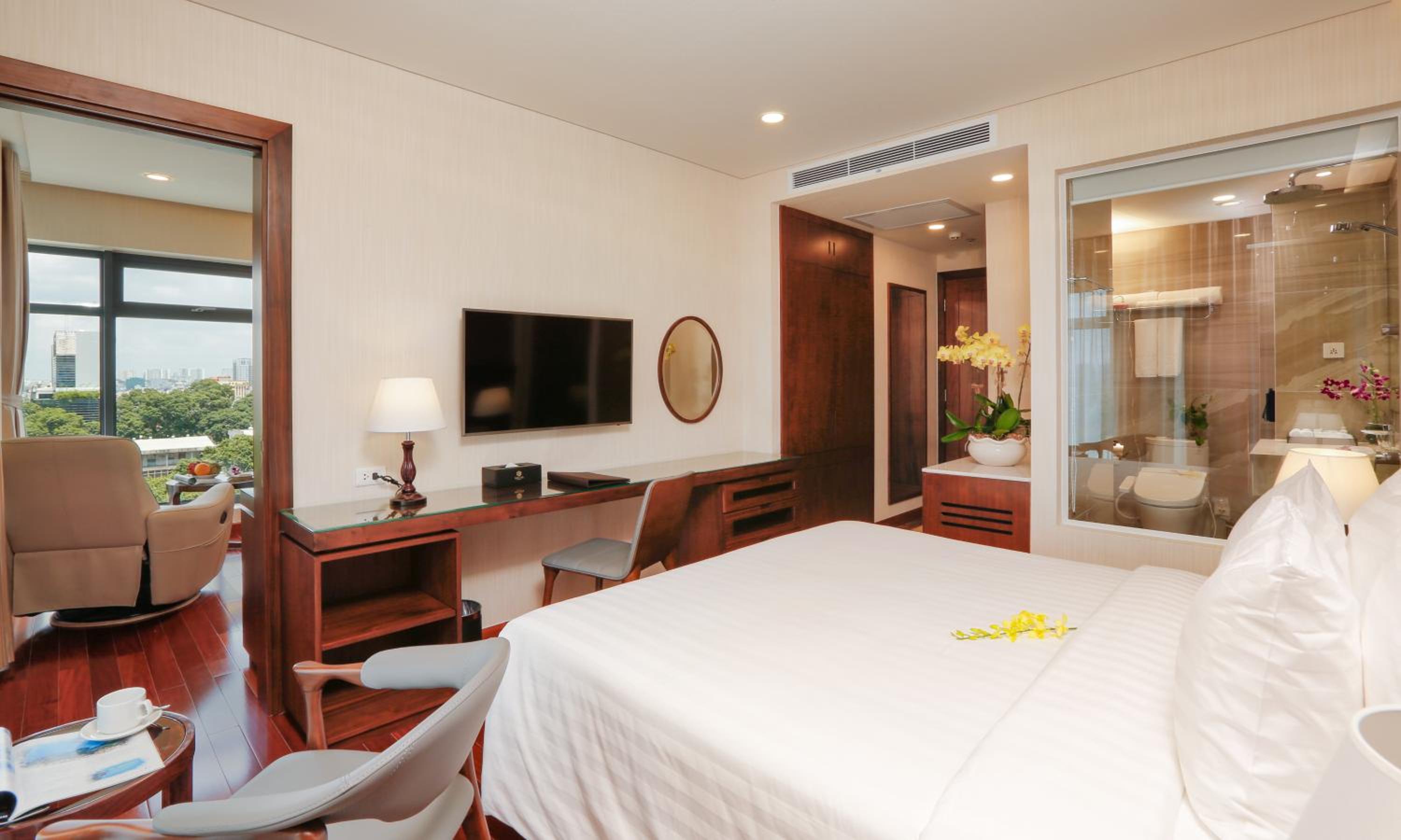 Family Suite with City View photo 3