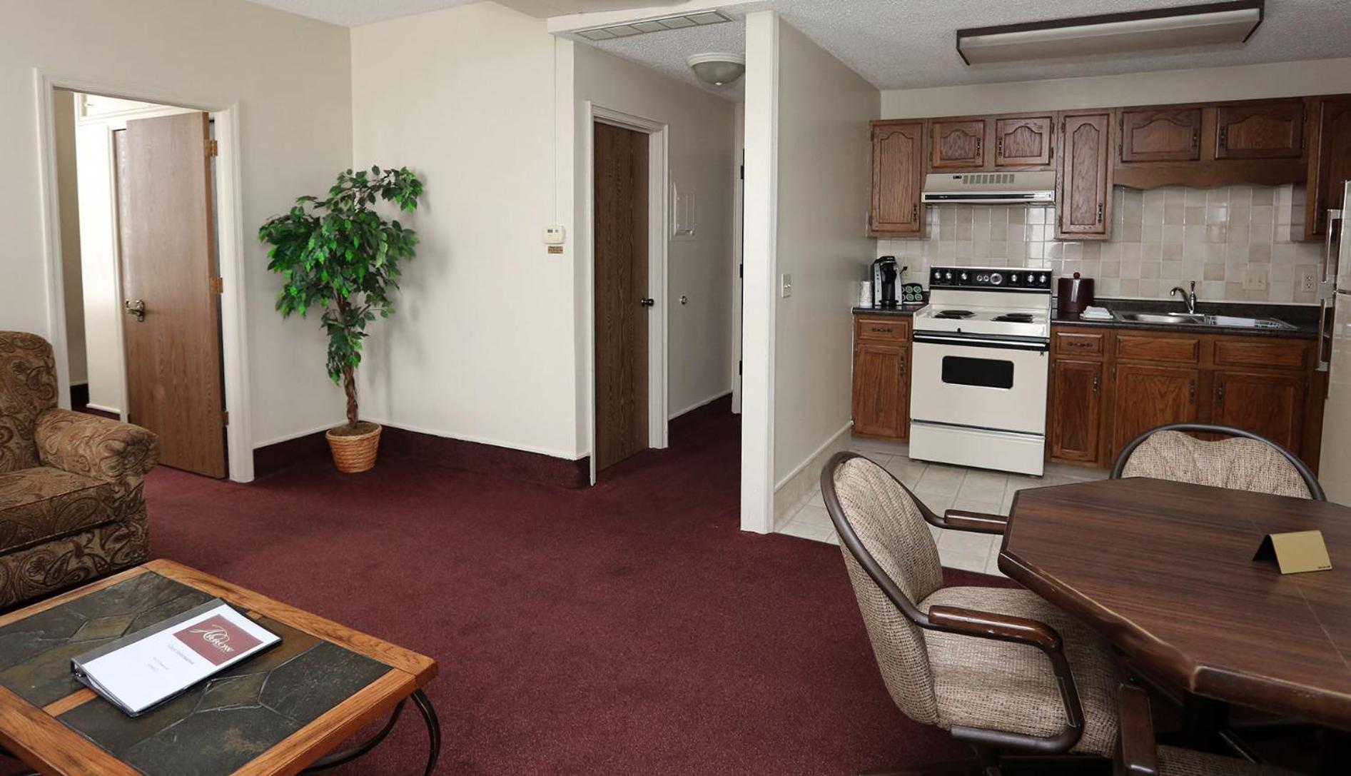 Deluxe Queen Suite