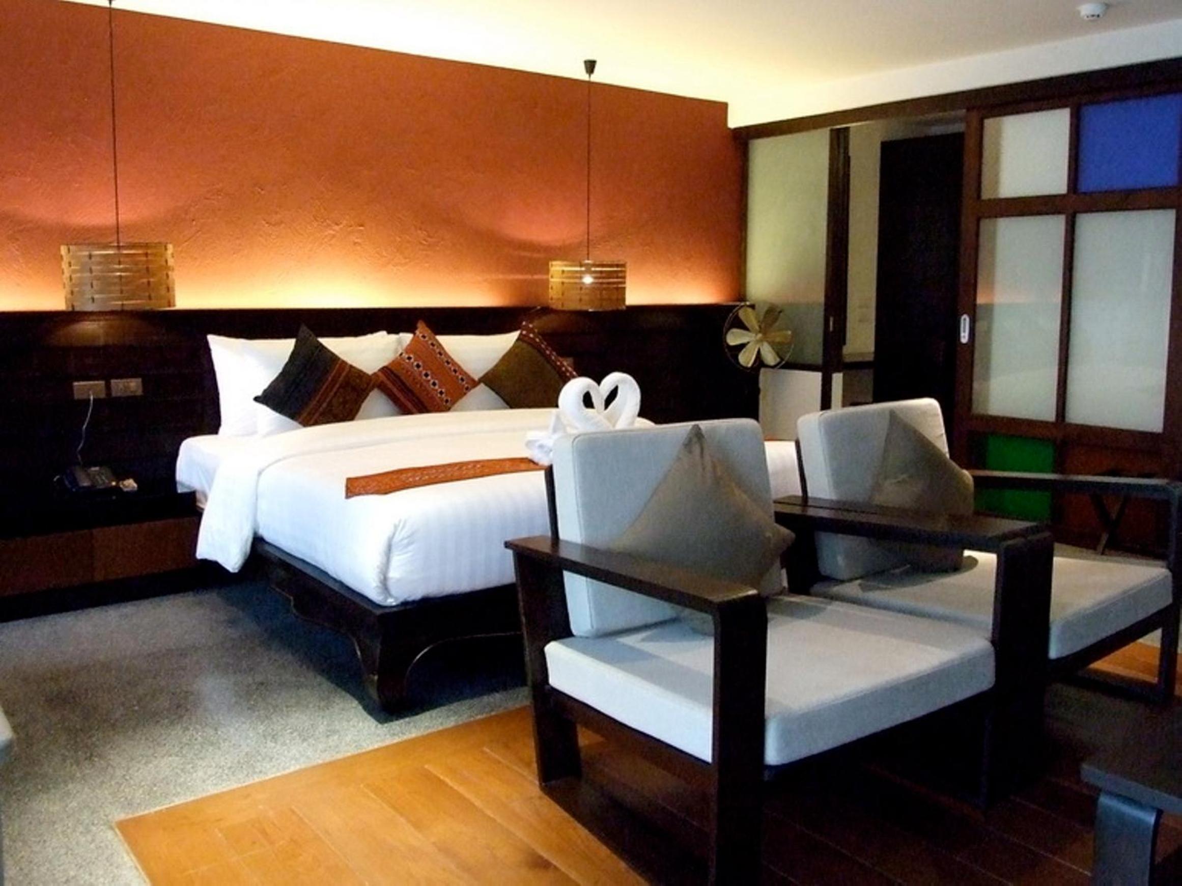 Honeymoon Suite - Photo 5