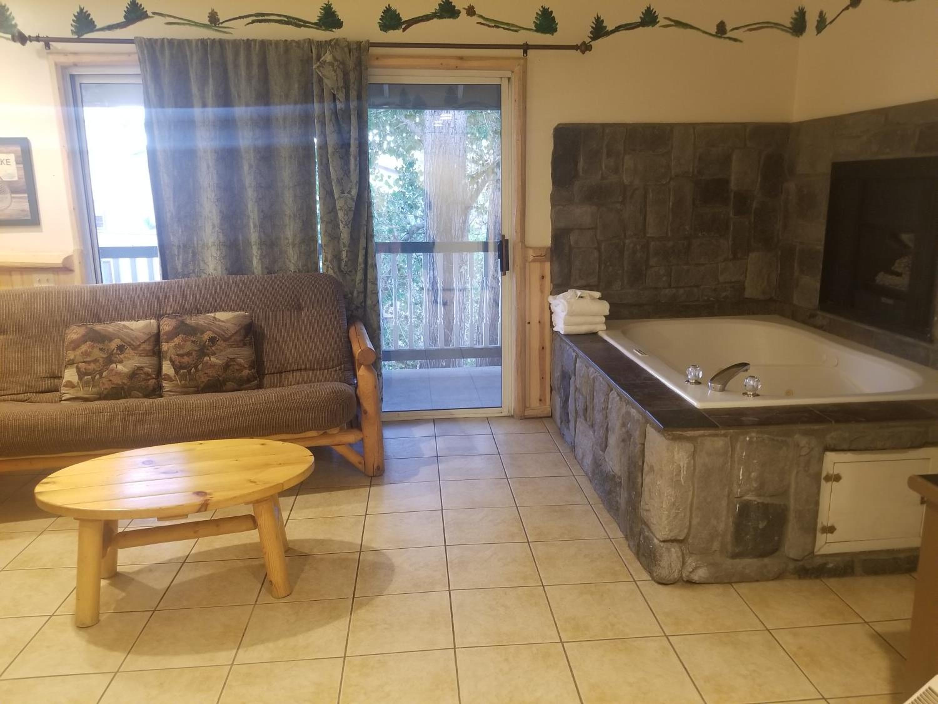 Queen Suite with Spa Bath - Accessible - Photo 2