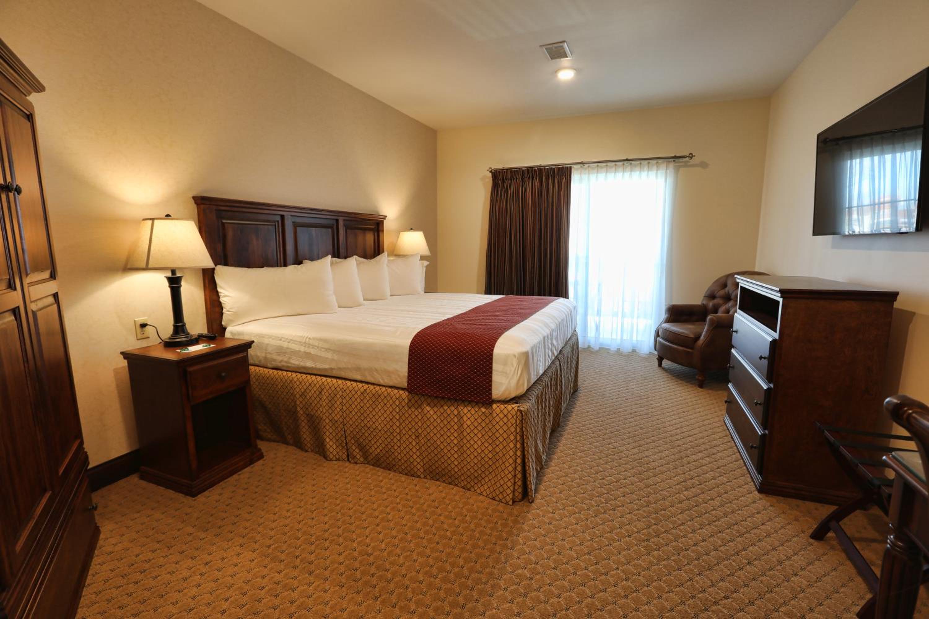 Deluxe King Suite