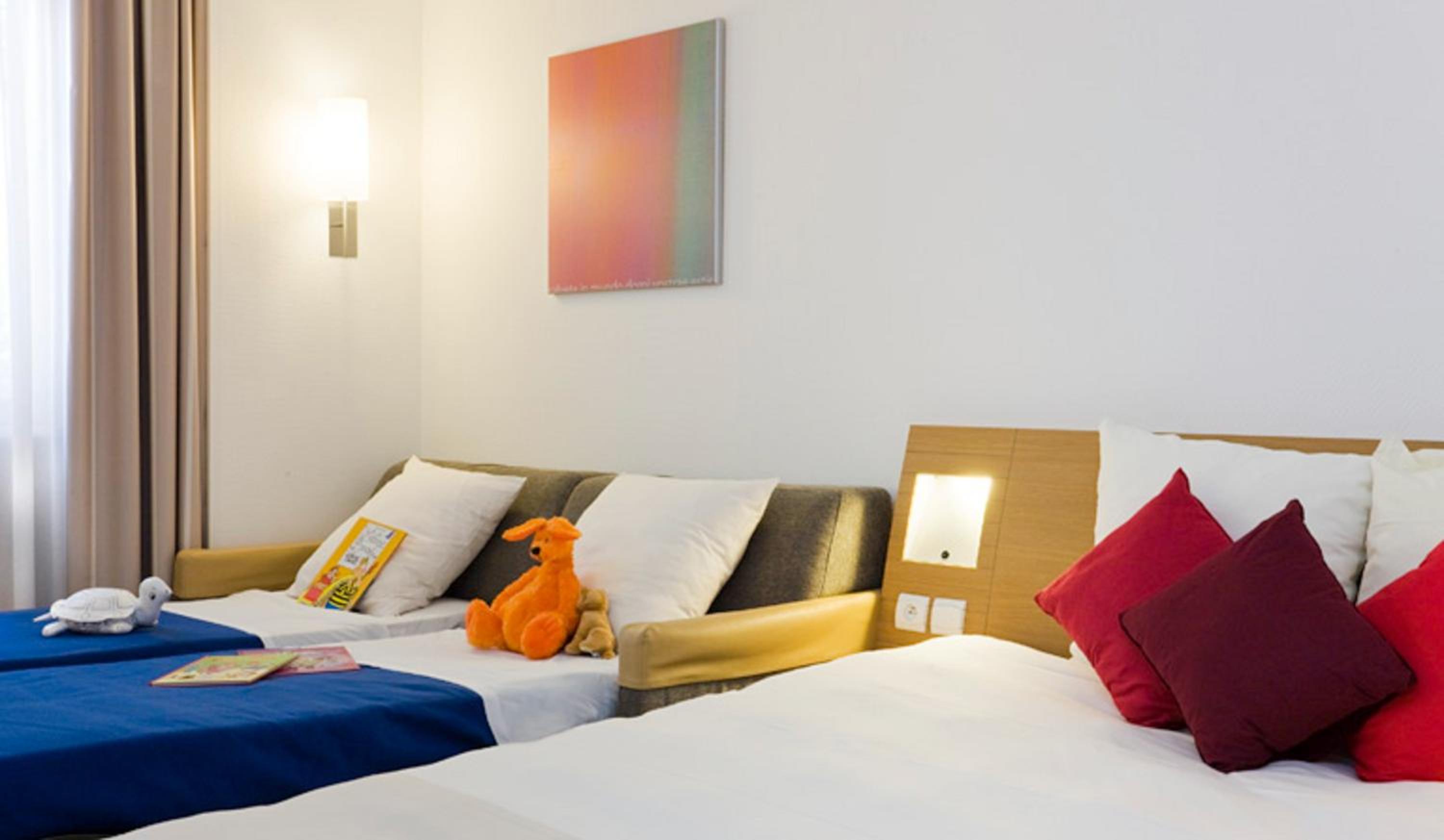Classic Double Room with Double Sofa Bed photo 3