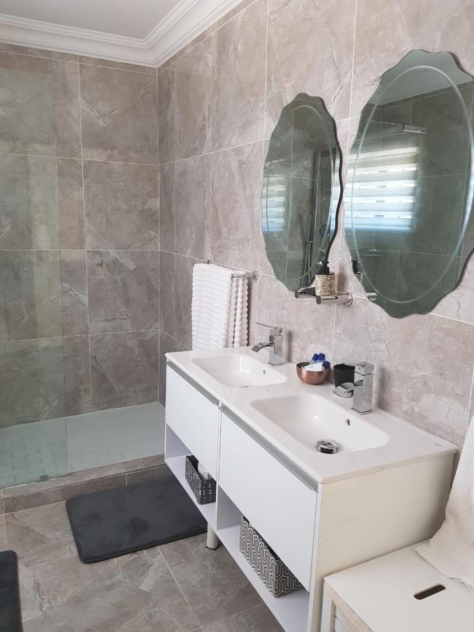 Deluxe Double Room with Bath photo 2