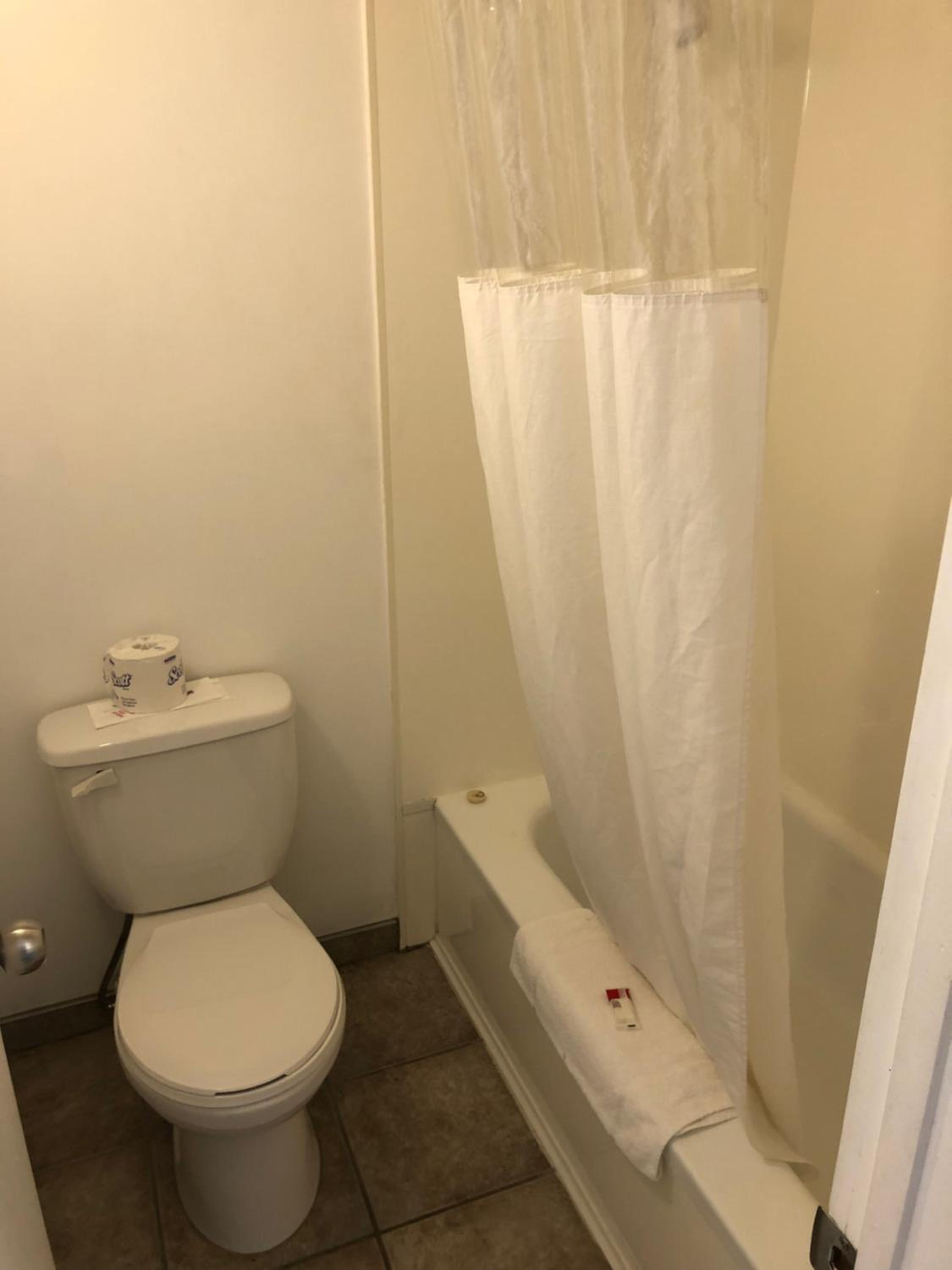 King Room - Non-Smoking - Photo 3