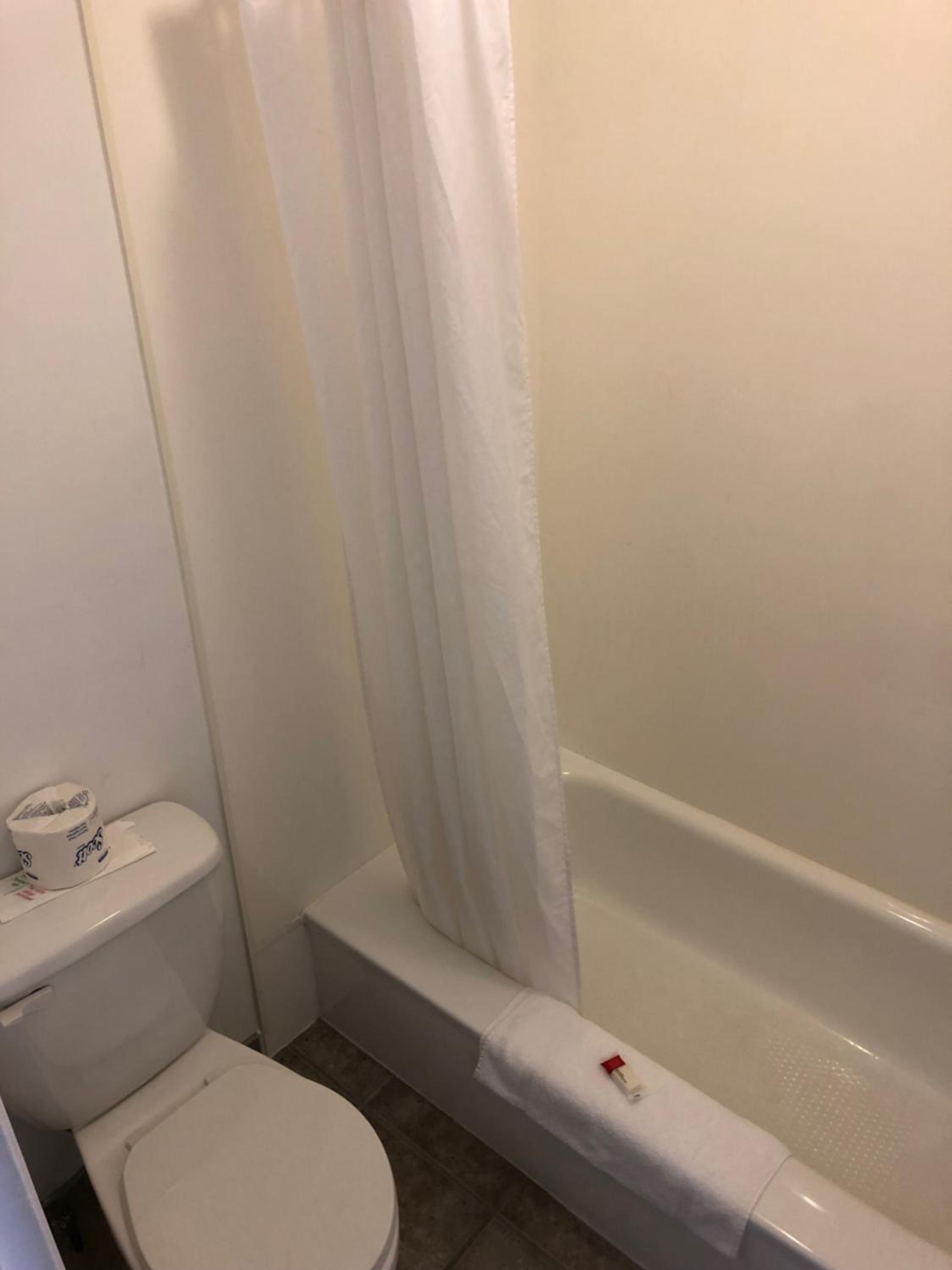 Deluxe Queen Room with Two Queen Beds - Non-Smoking - Photo 3