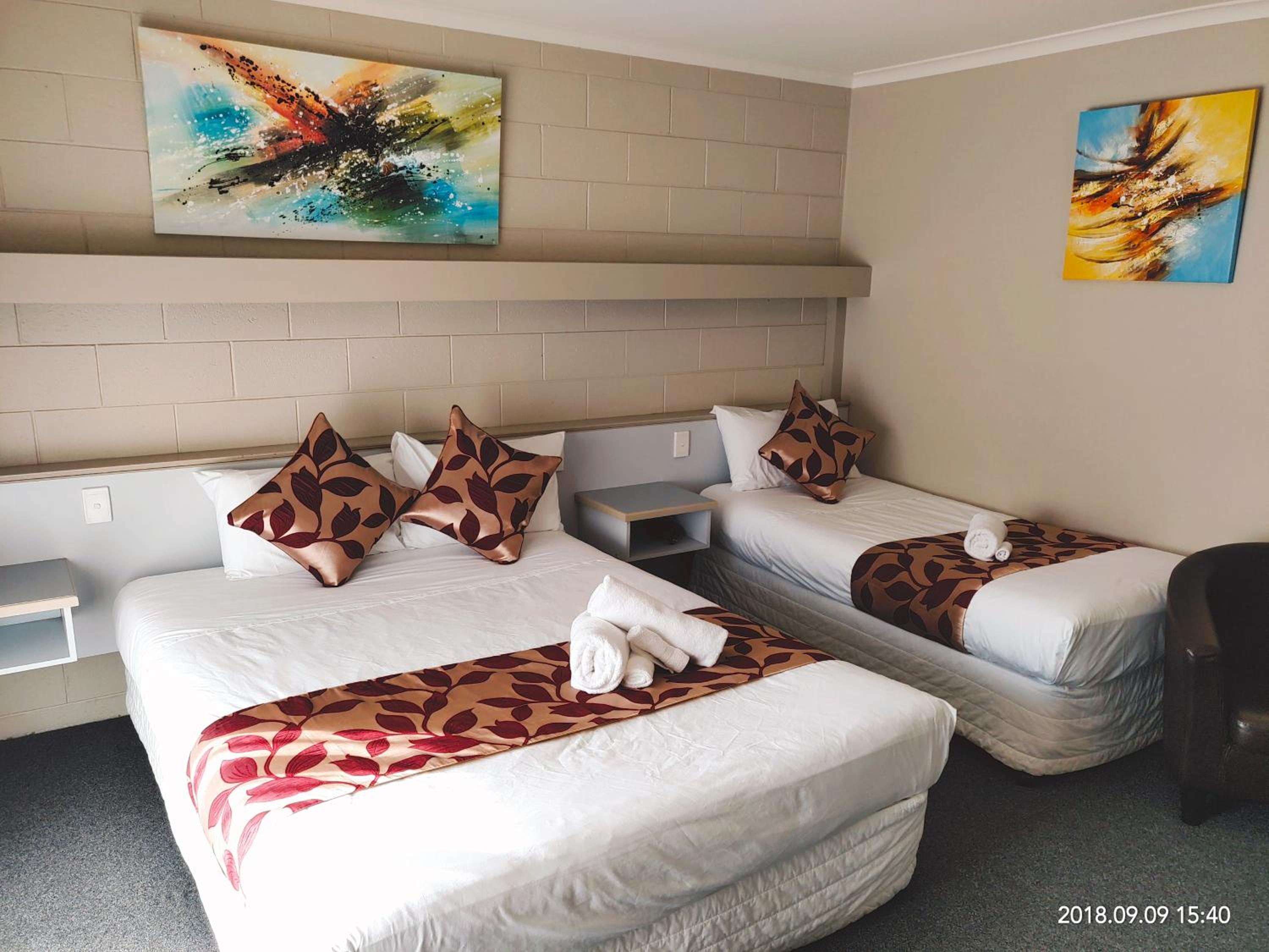 Premium Twin Room - Photo 1