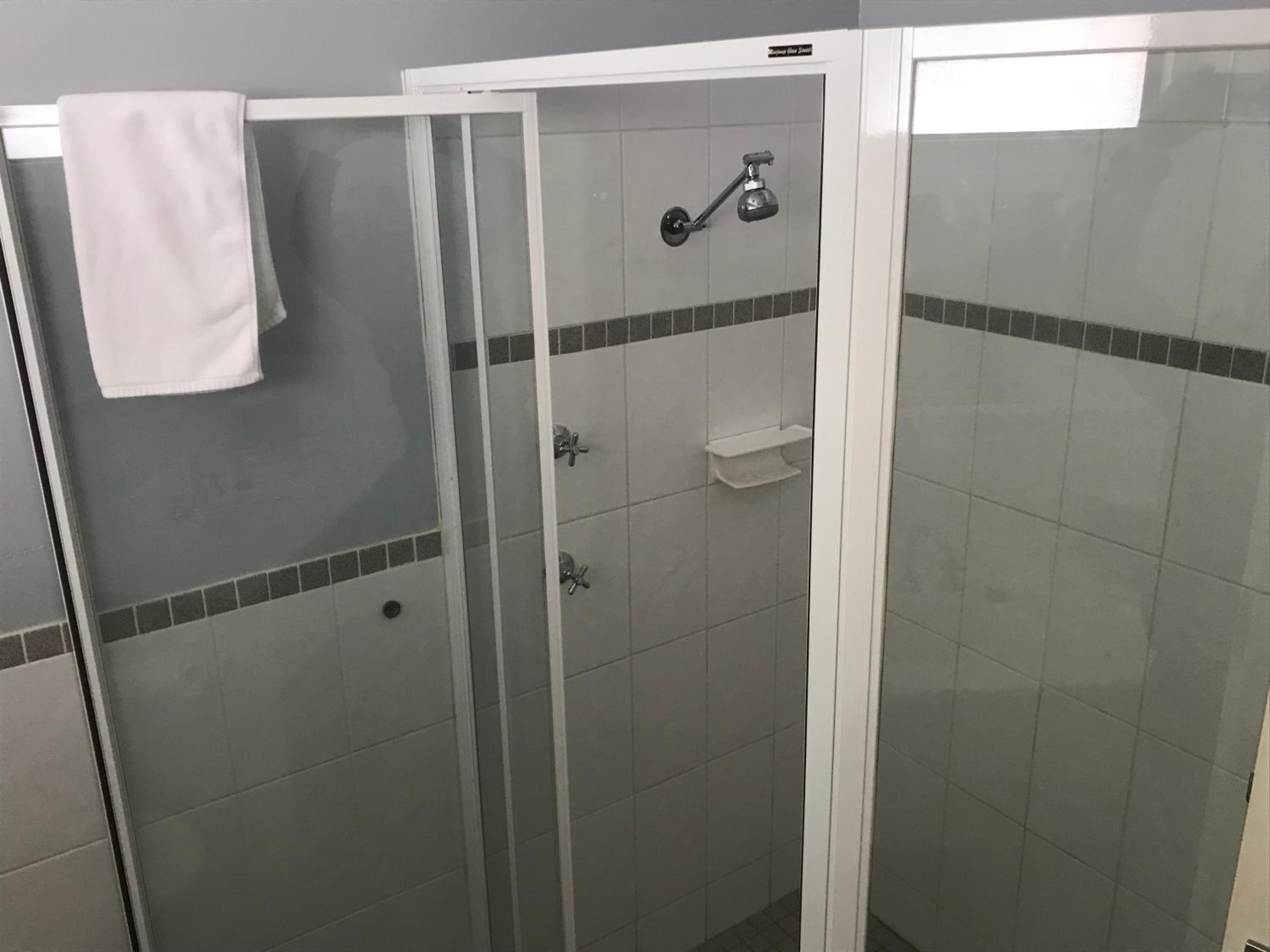 Standard Double Room - Photo 9