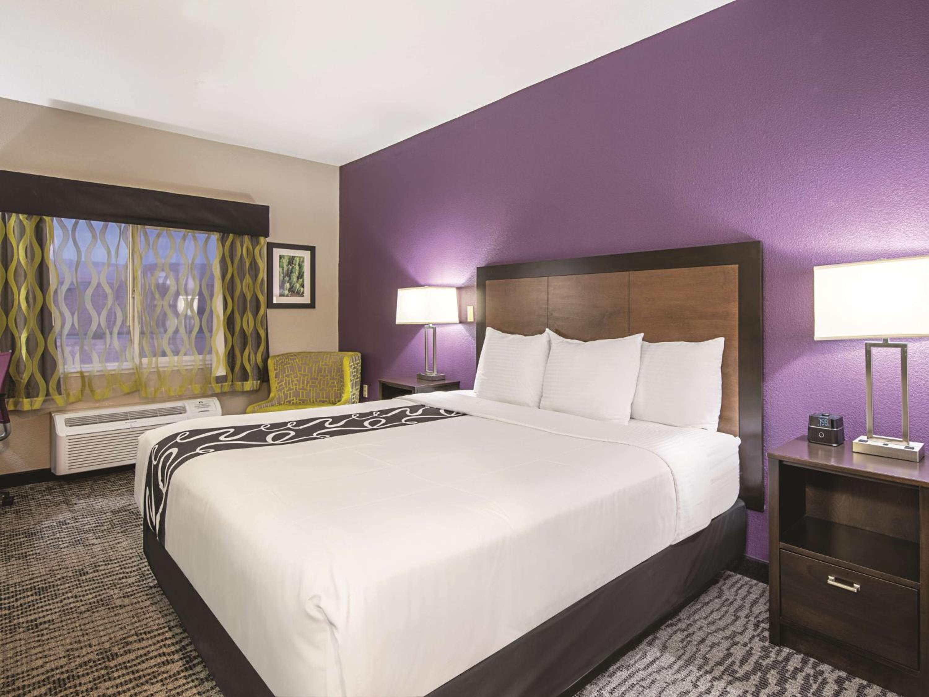 Deluxe King Room - Photo 1