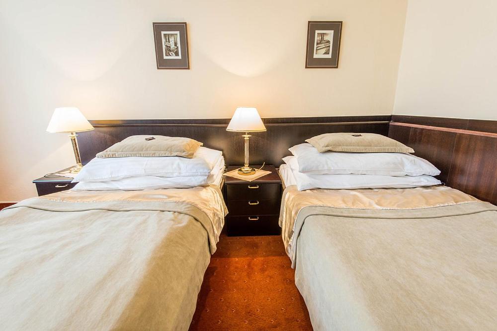 Standard Double or Twin Room - Photo 3