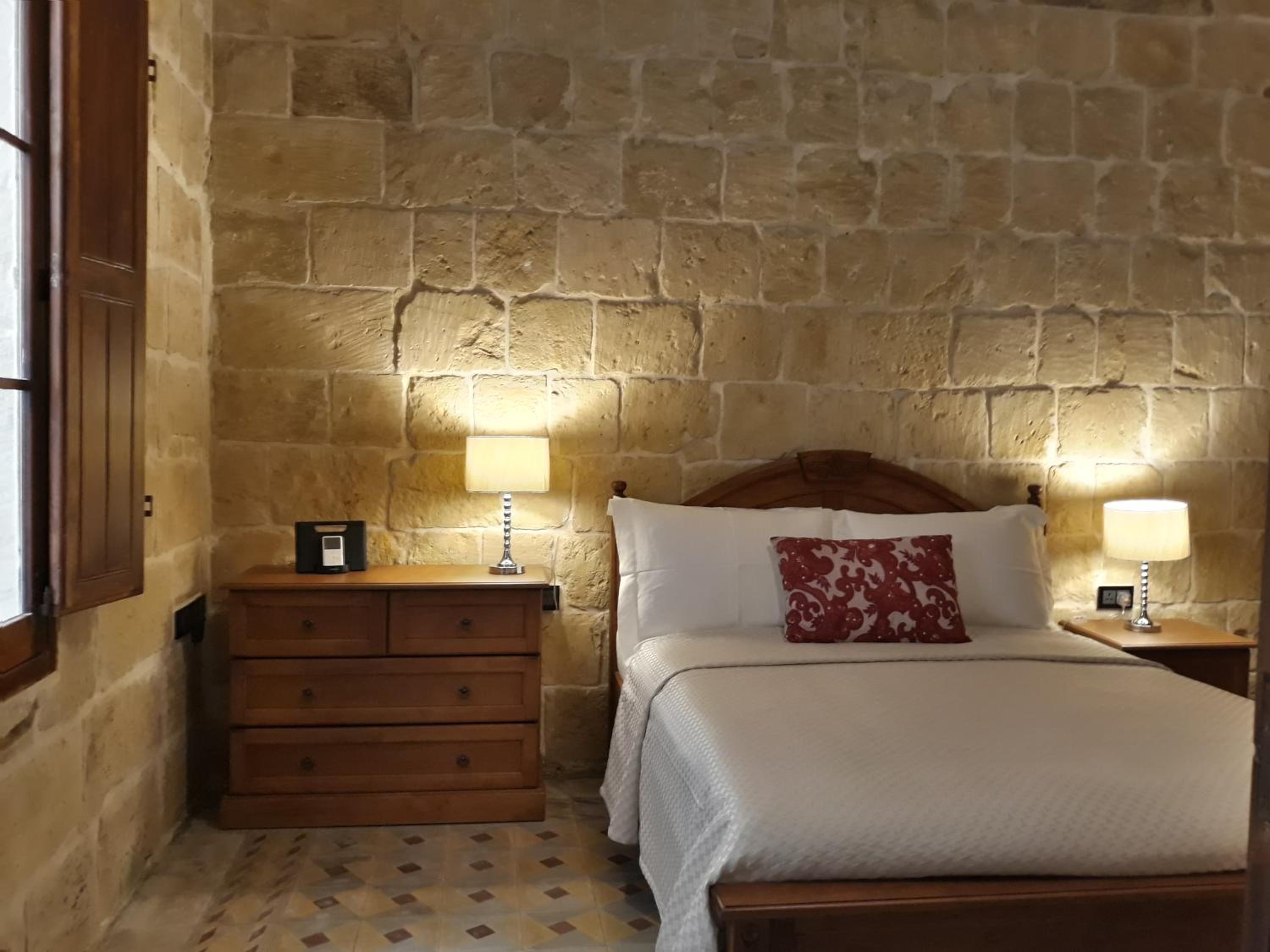 Double Room with Private Bathroom photo 1
