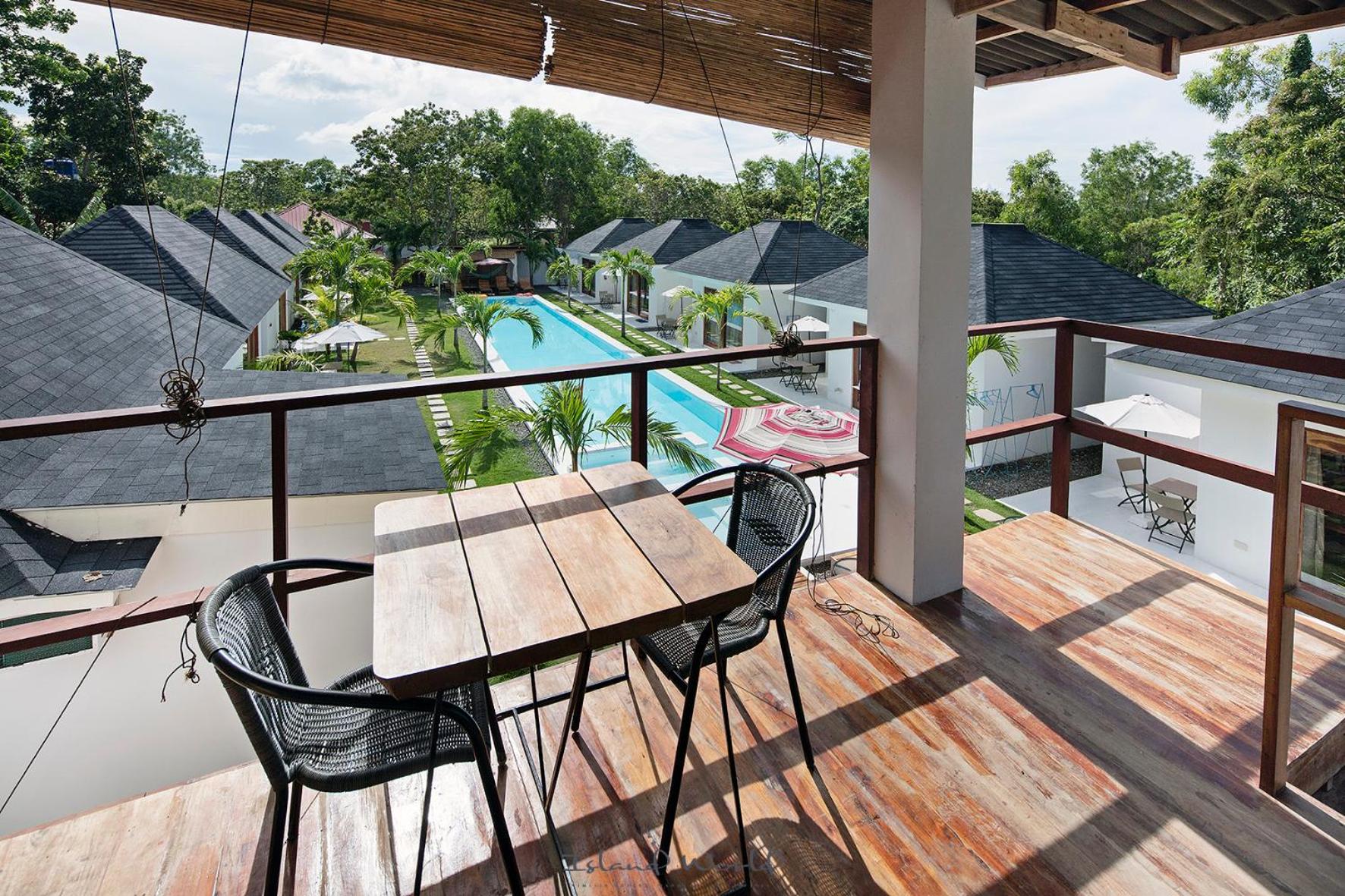 Double Room with Balcony (Free One-way Airport Departure Transfer) photo 2