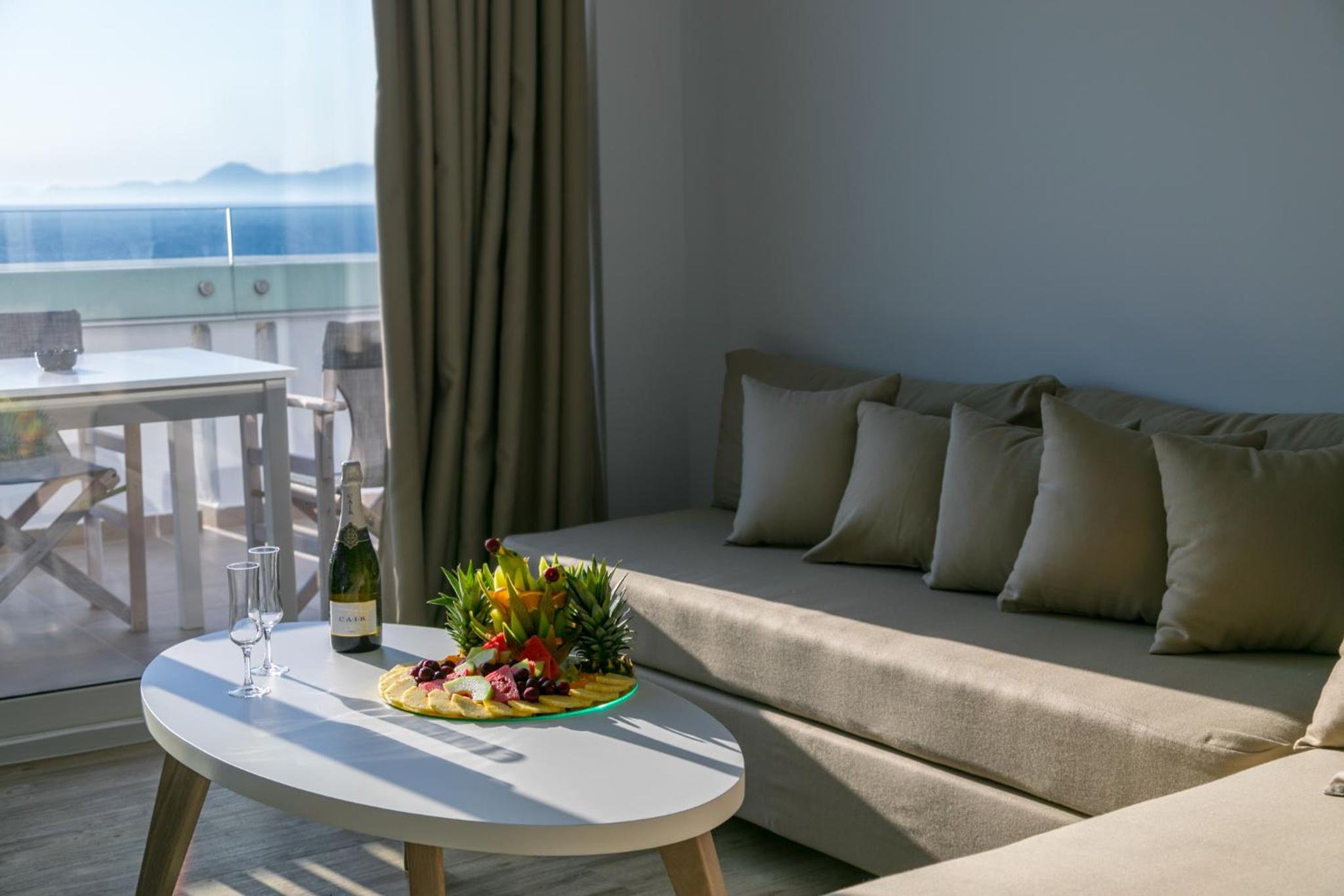 One-Bedroom Suite with Sea View