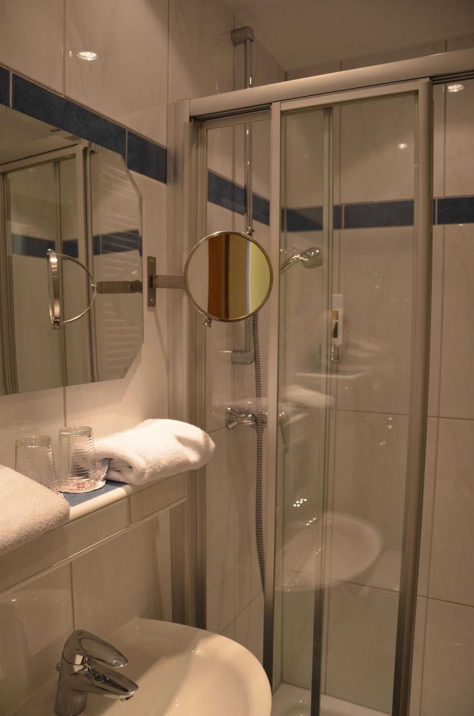 Double Room - Photo 12