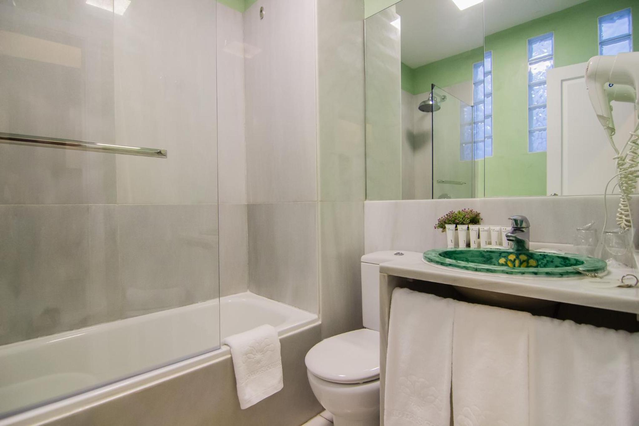 Two-Bedroom Apartment - Photo 20