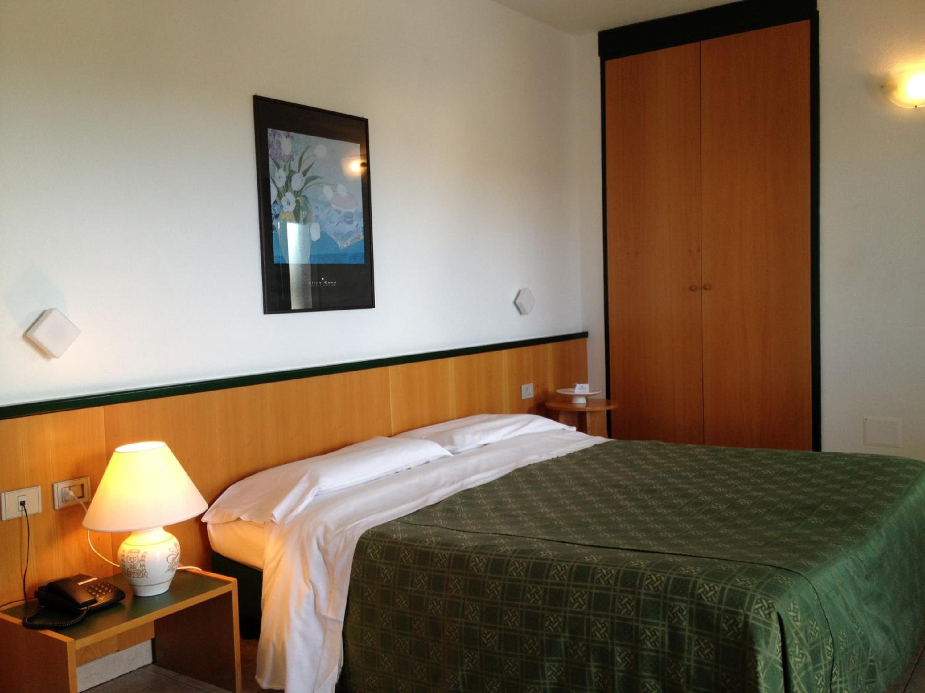 Standard Double or Twin Room photo 2