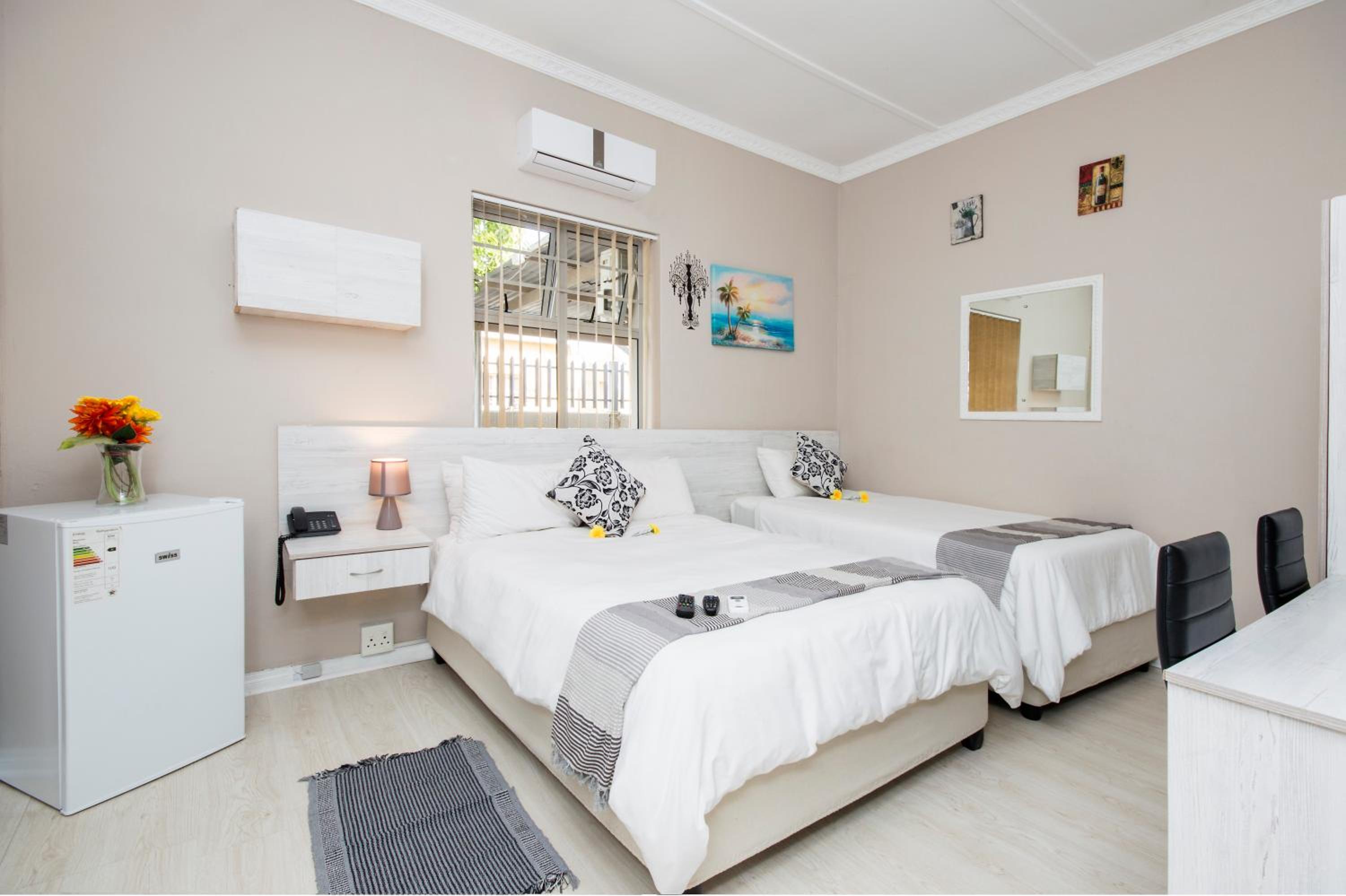 Deluxe Double Room with Shower photo 2
