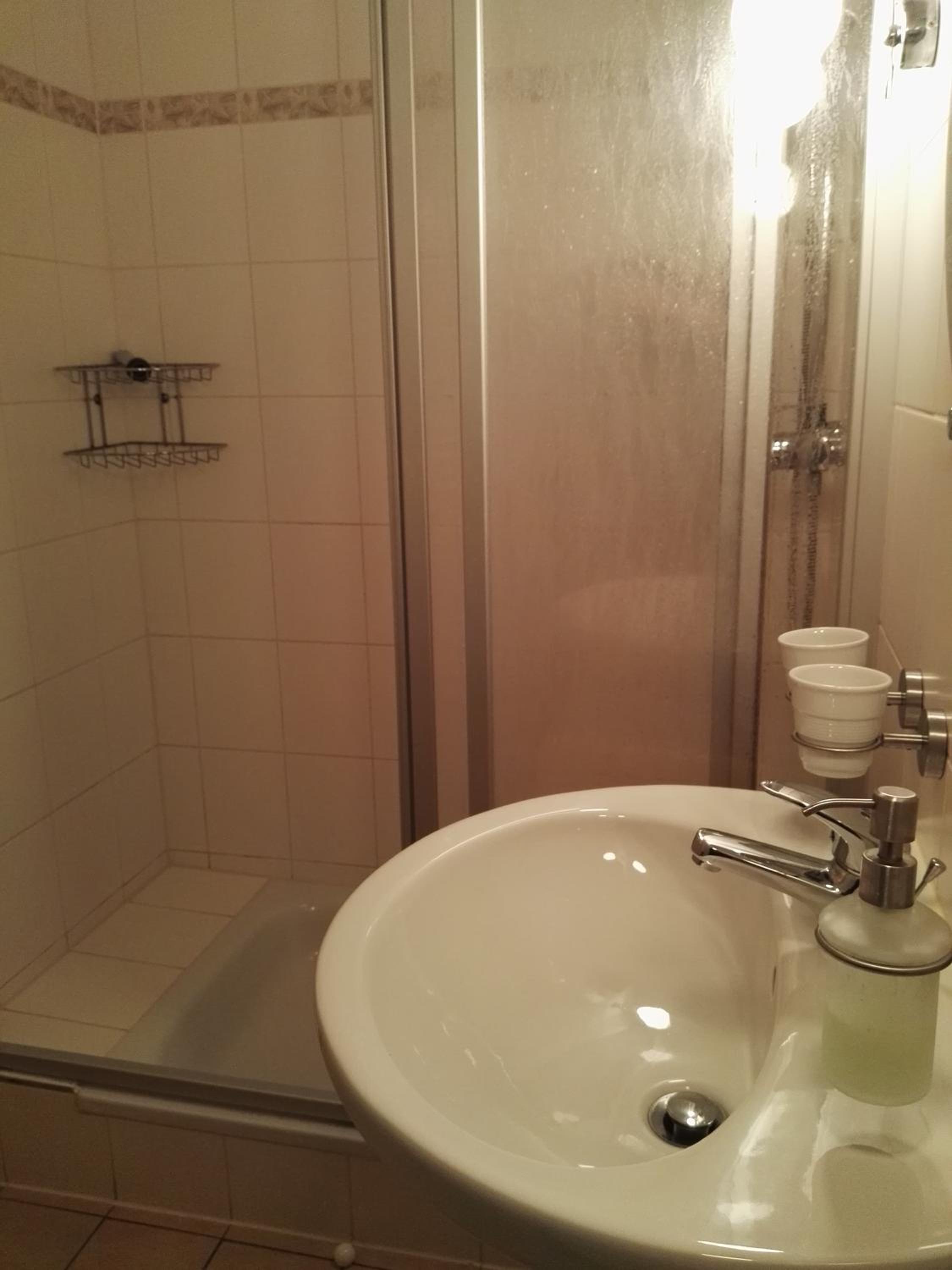 Standard Double Room - Photo 7
